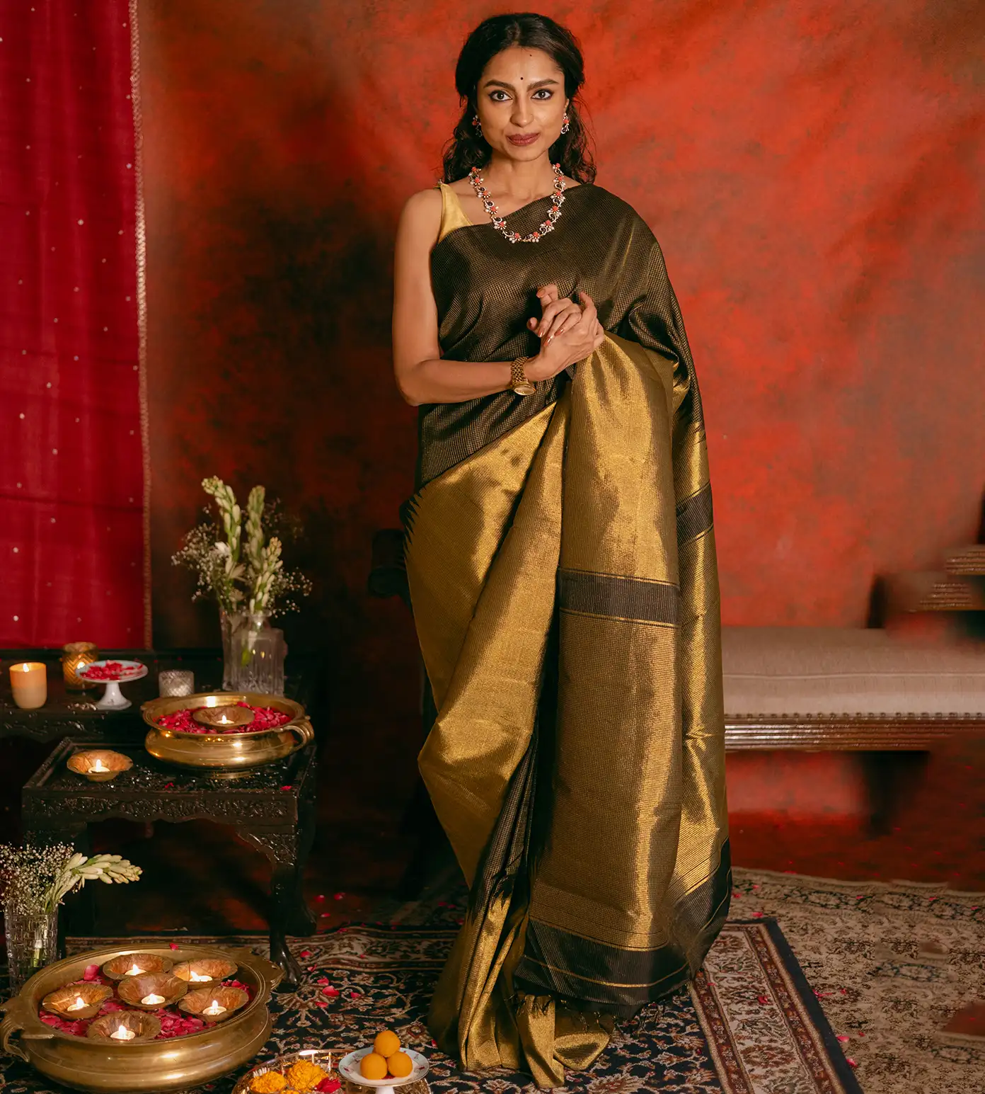 black-and-gold-kanchipuram-silk-saree-d11137197-b