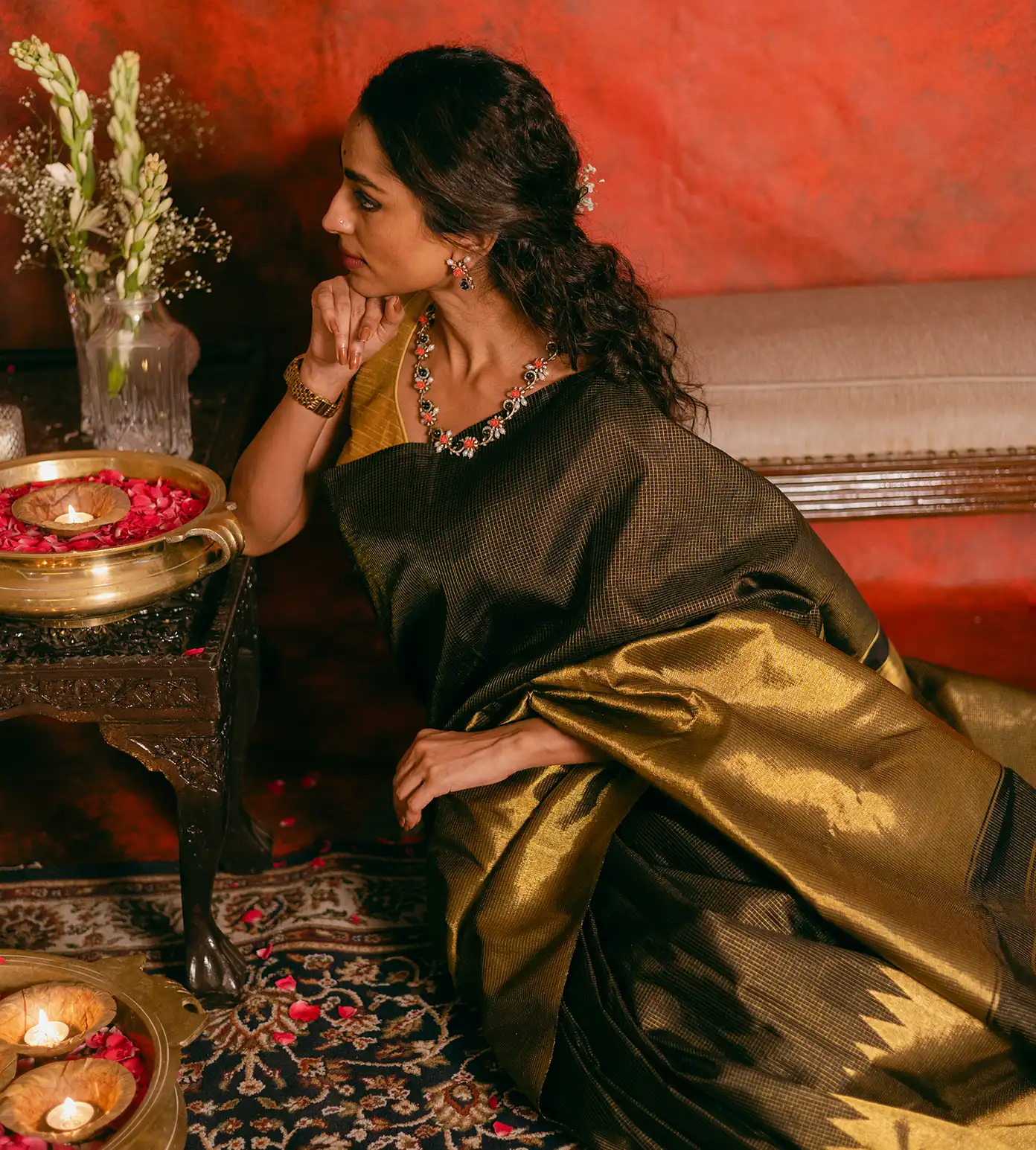 black-and-gold-kanchipuram-silk-saree-d11137197-d