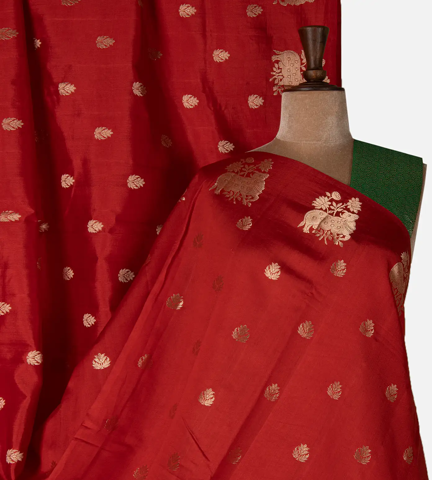 red-chaniya-silk-saree-d09126641-a