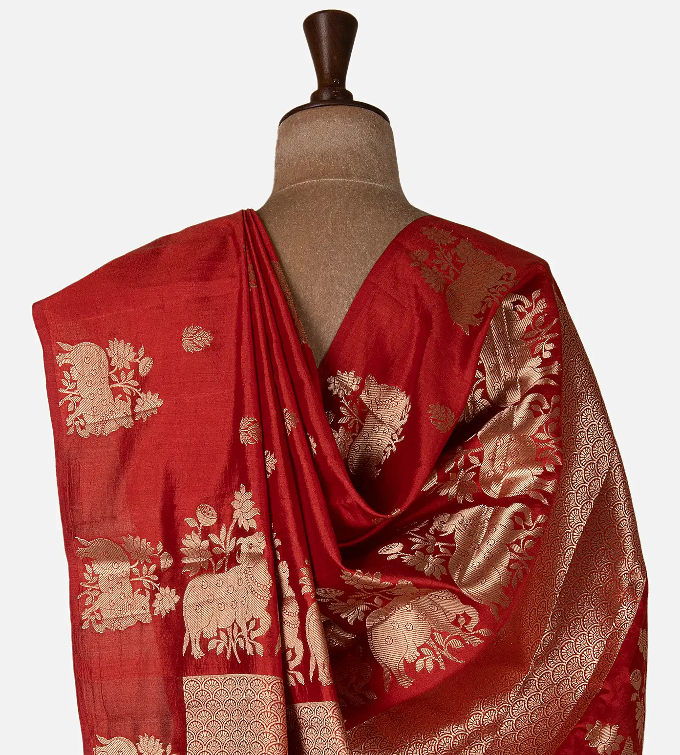 red-chaniya-silk-saree-d09126641-c