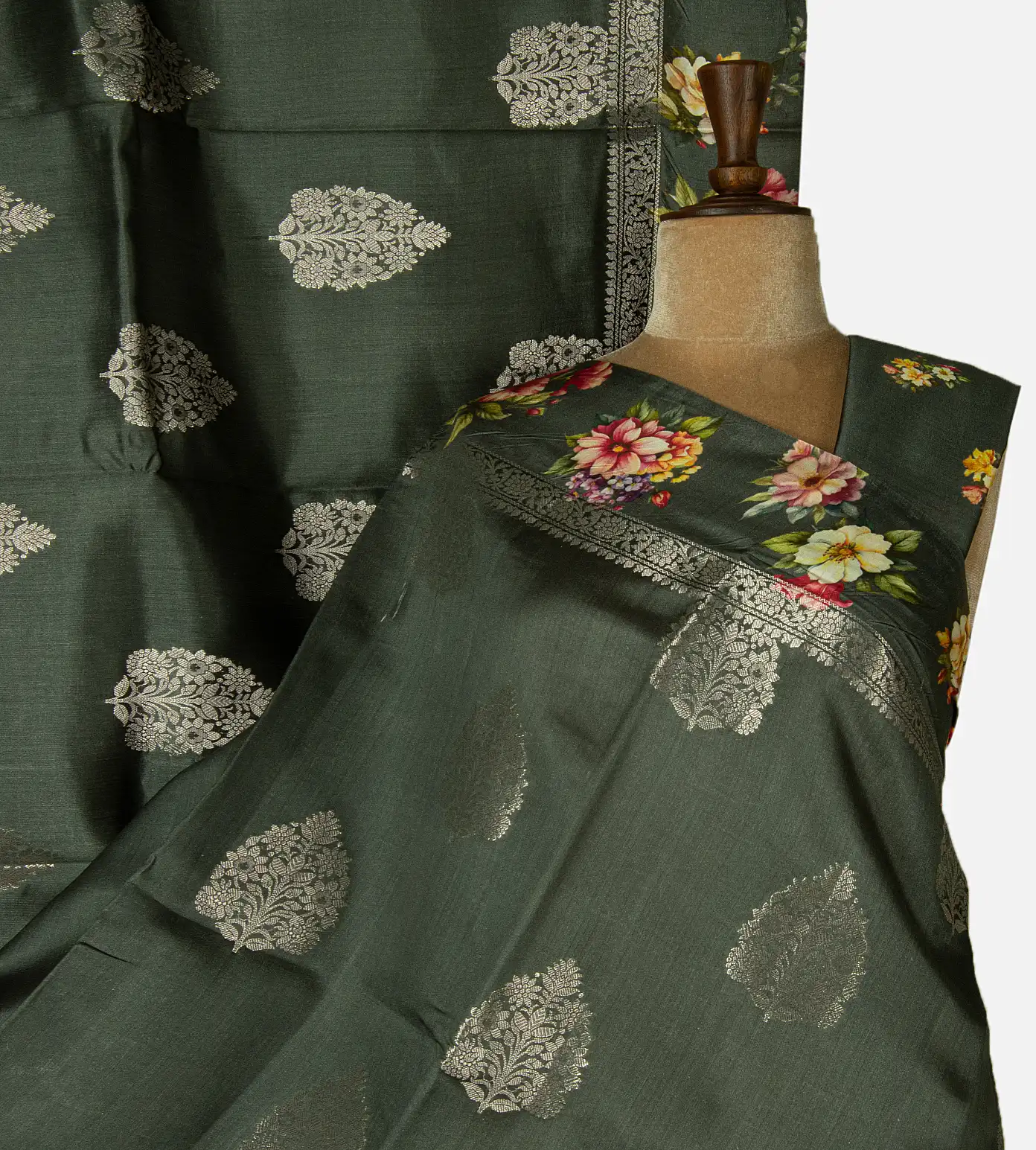 green-chaniya-silk-saree-d09126581-a