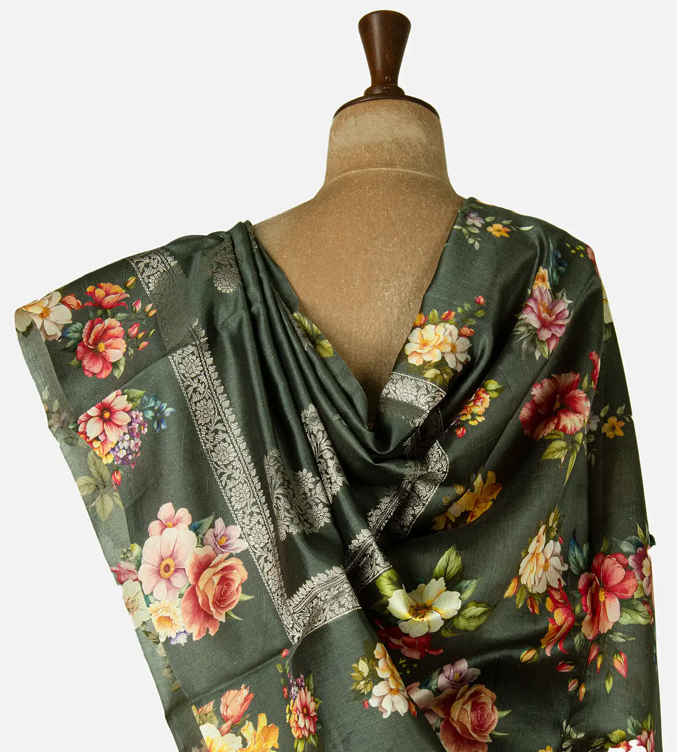 green-chaniya-silk-saree-d09126581-c
