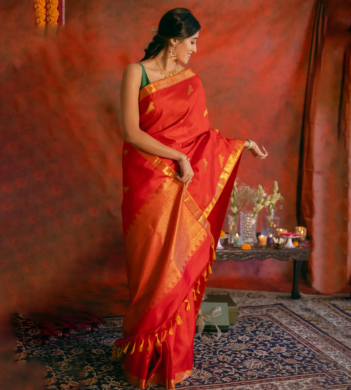 red-kanchipuram-silk-saree-d10131974-b
