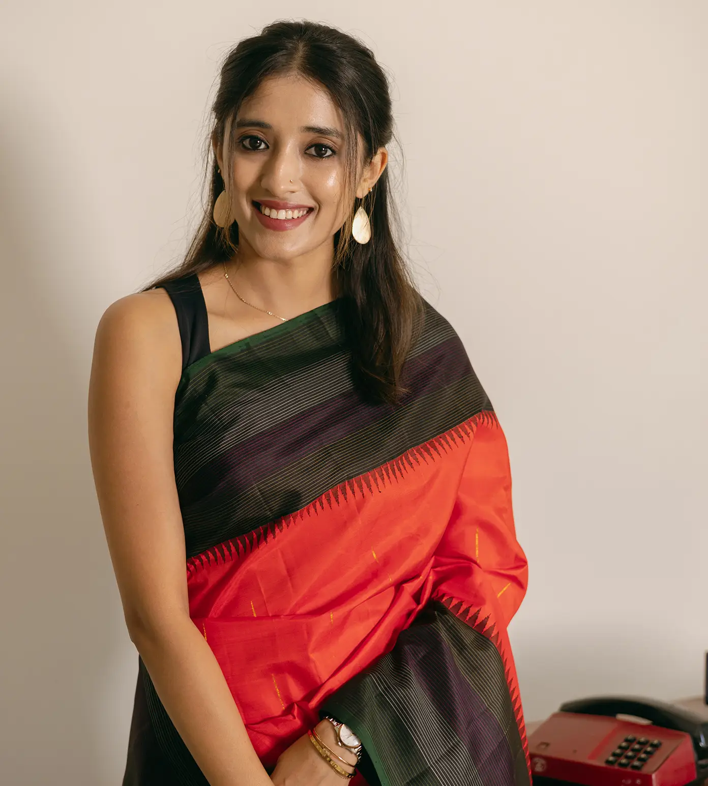 red-kanchipuram-silk-saree-d08118836-a