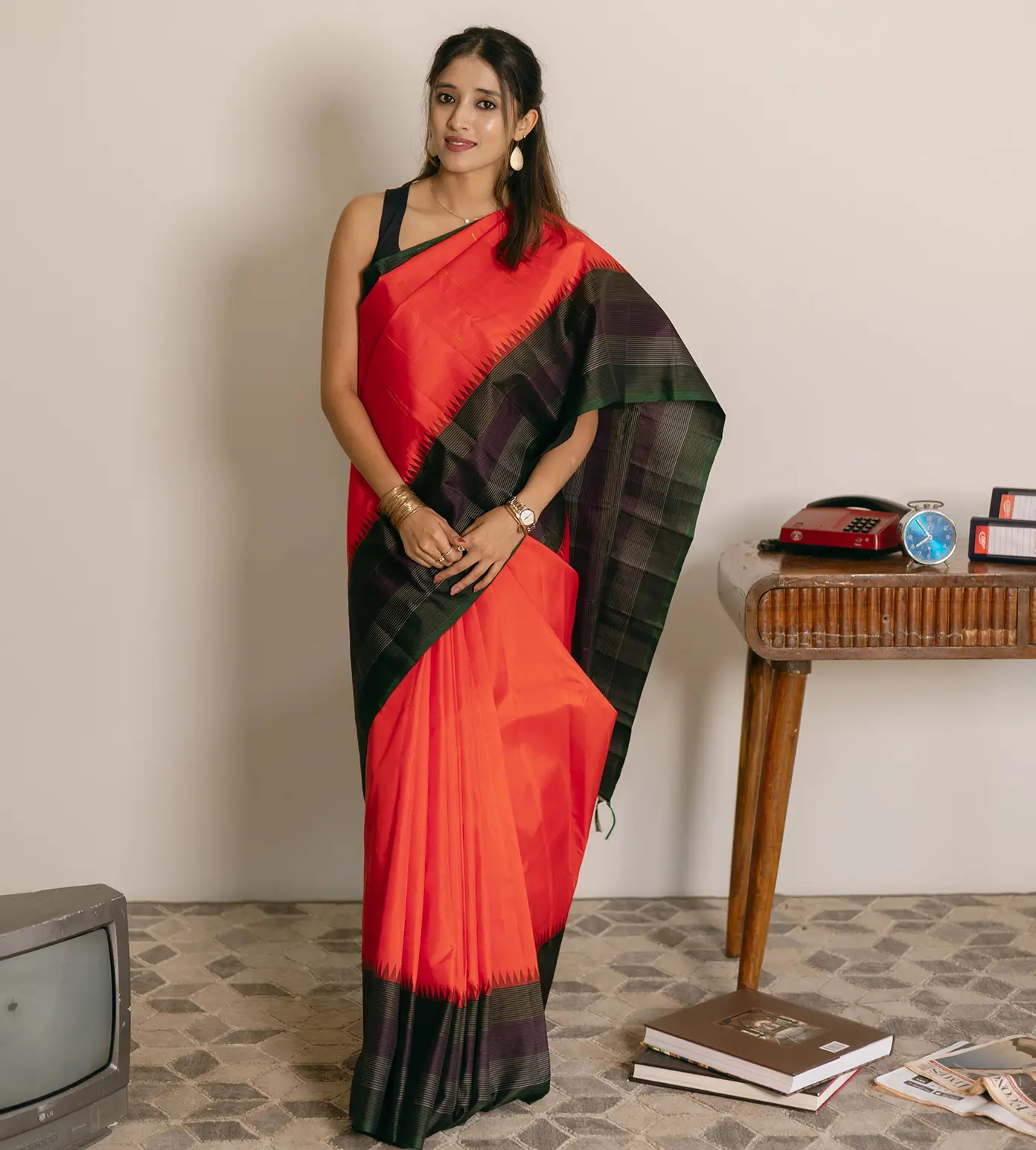 red-kanchipuram-silk-saree-d08118836-b