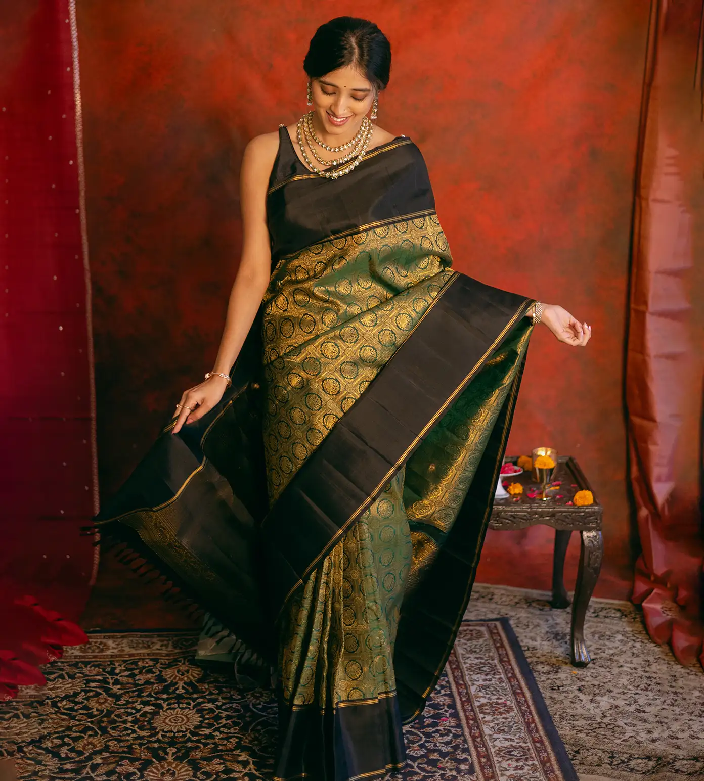 green-kanchipuram-silk-saree-d09123362-b