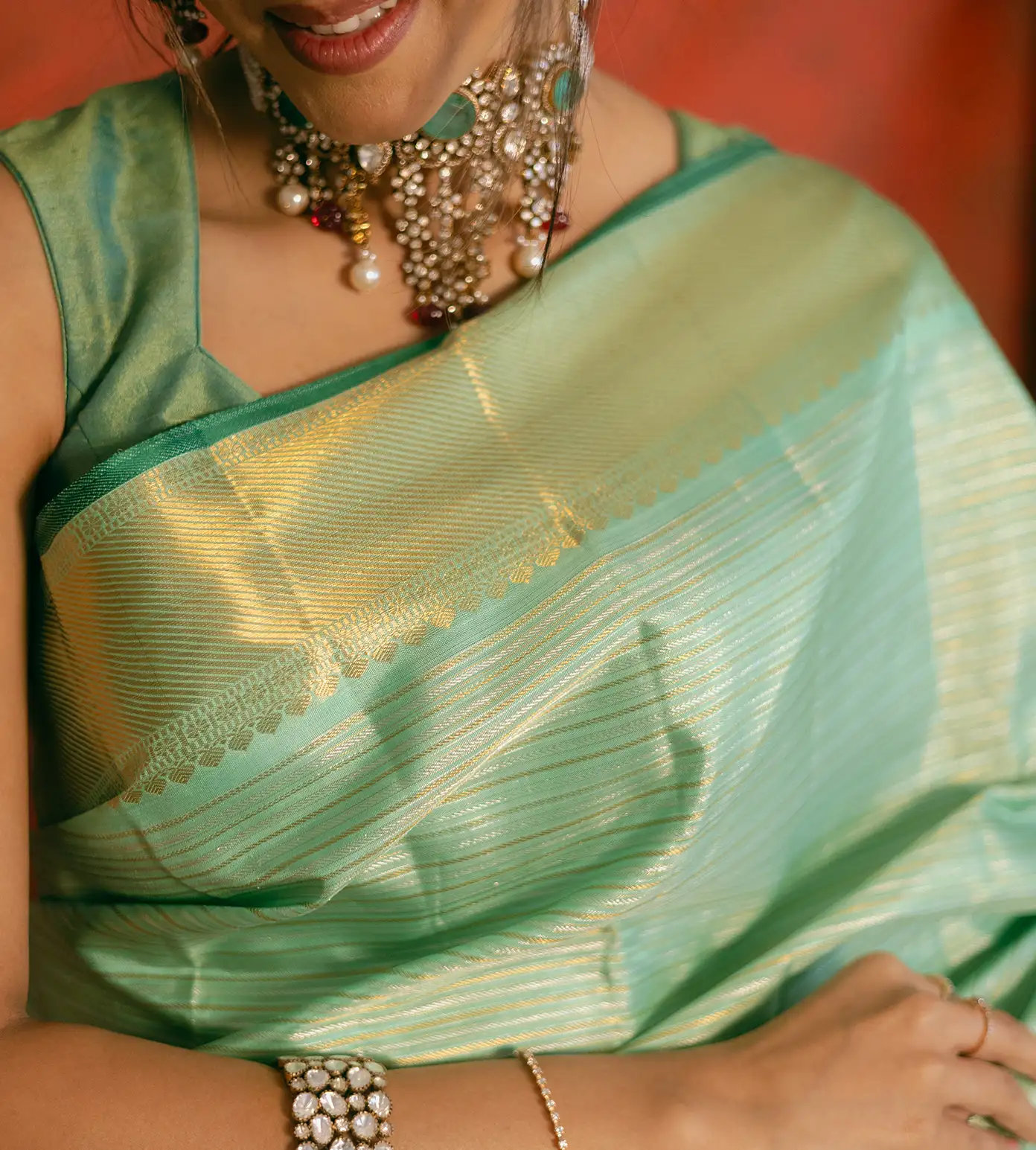 green-kanchipuram-silk-saree-d09123598-c