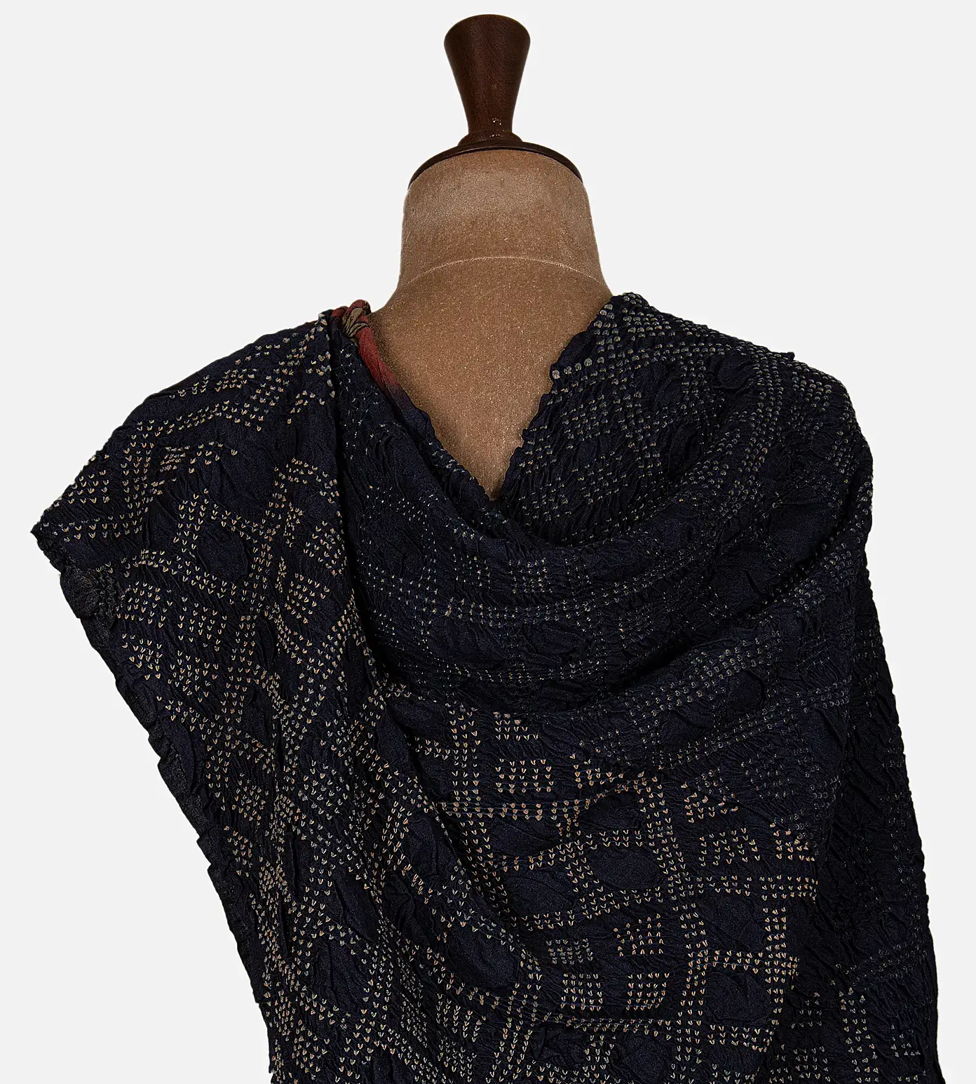 maroon-bandhani-tussar-kalamkari-saree-d04102177-c