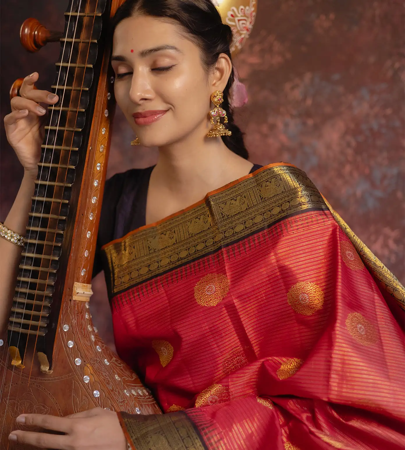 red-kanchipuram-silk-saree-d11135783-d