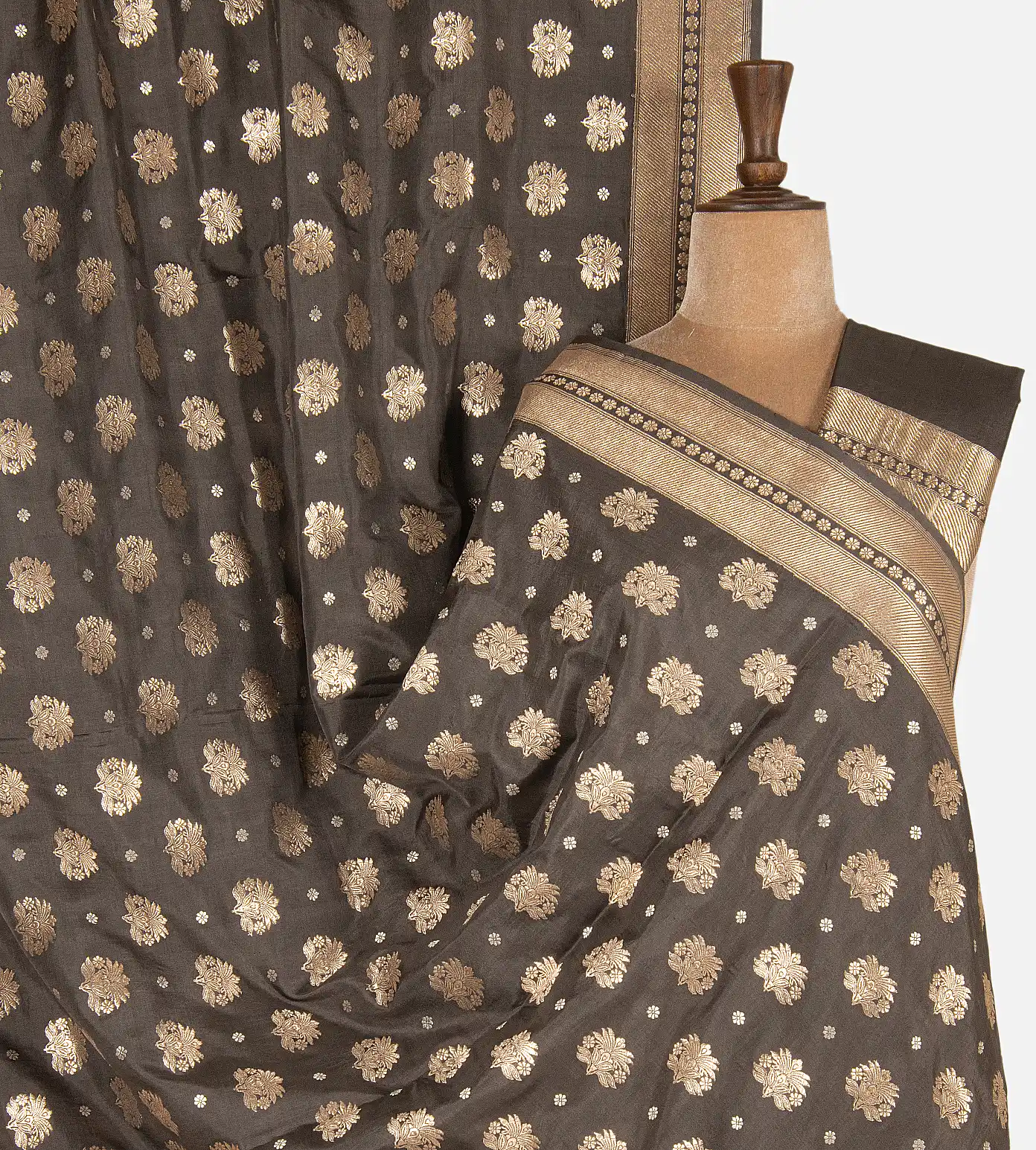 dark-grey-saree-d09127247-a