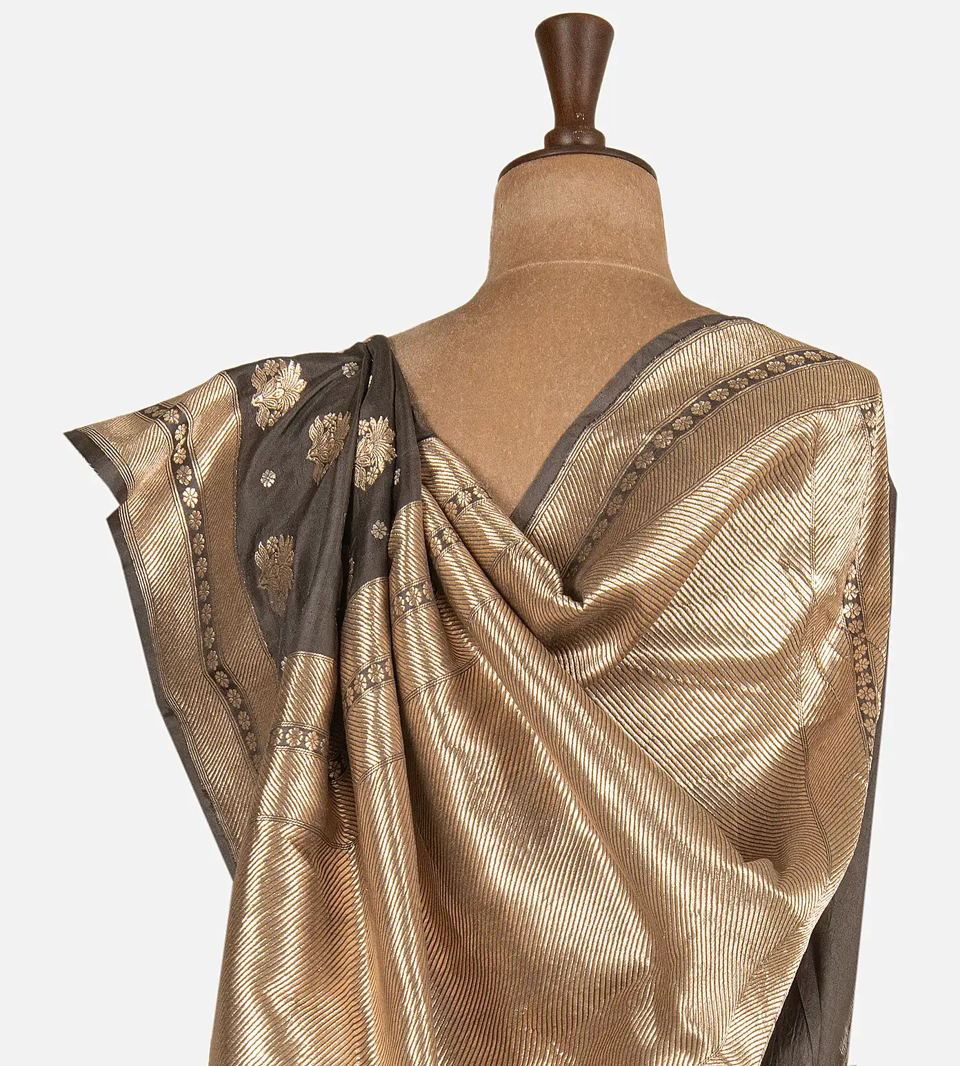 dark-grey-saree-d09127247-c