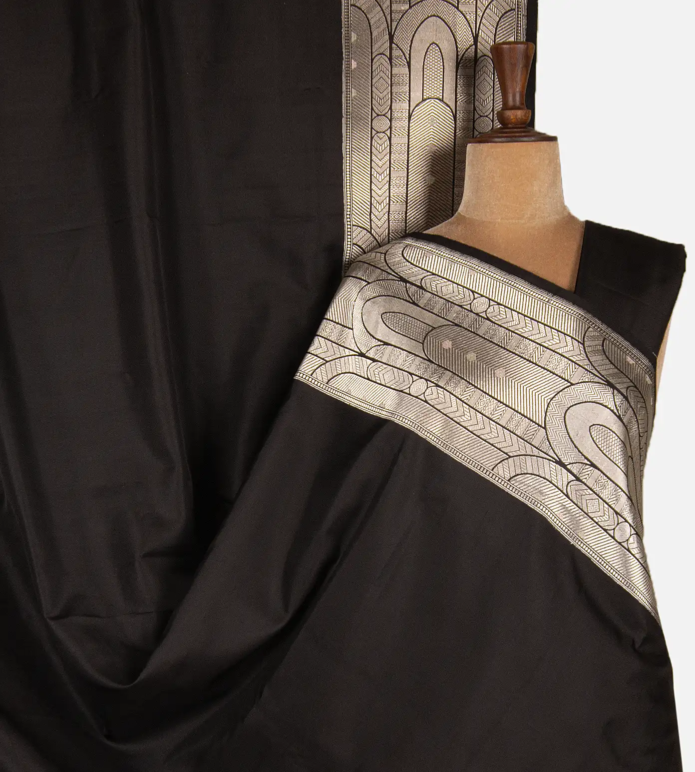 black-banarasi-mashru-silk-saree-c0967208-a