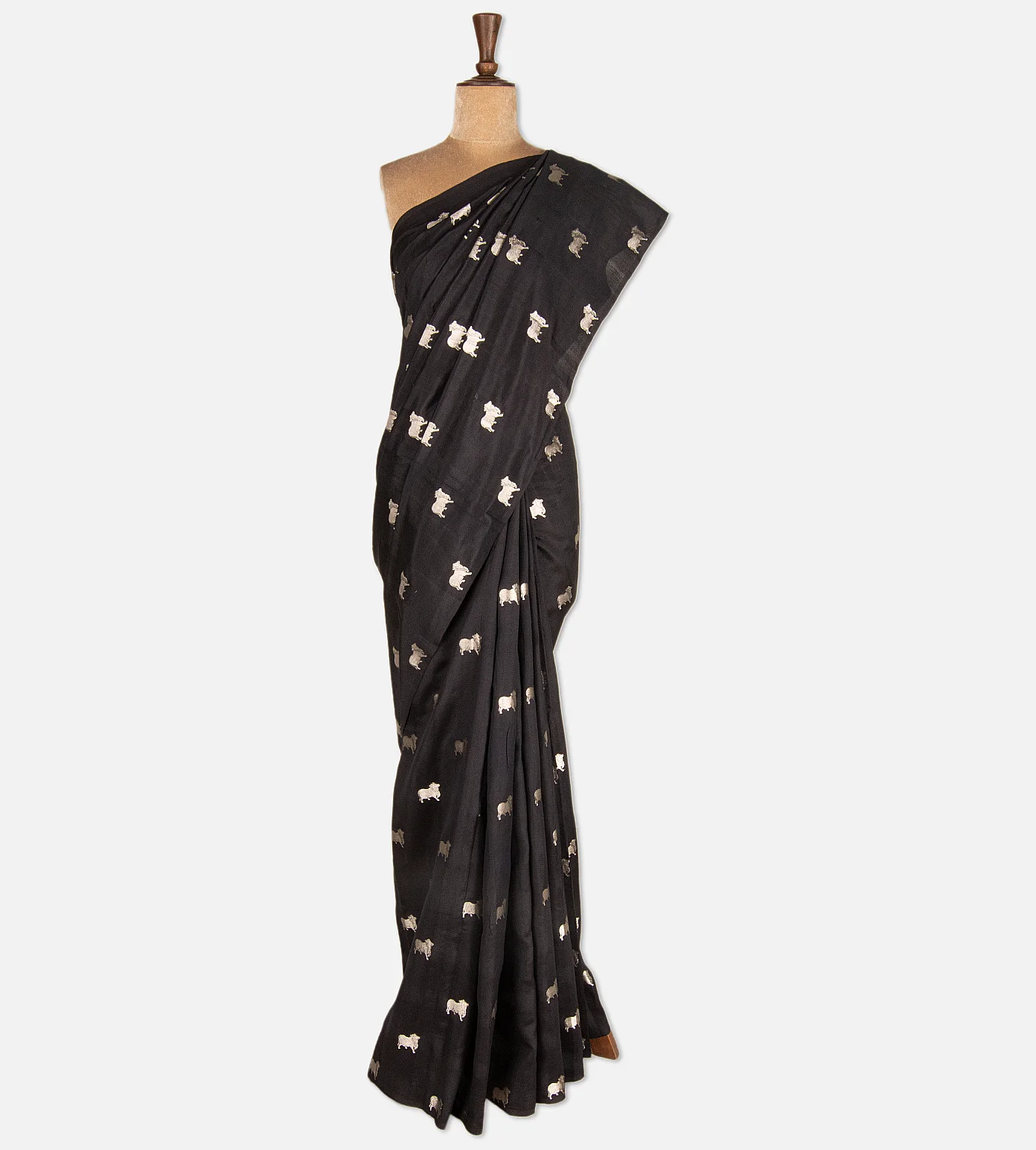 black-chaniya-silk-saree-d10133246-b