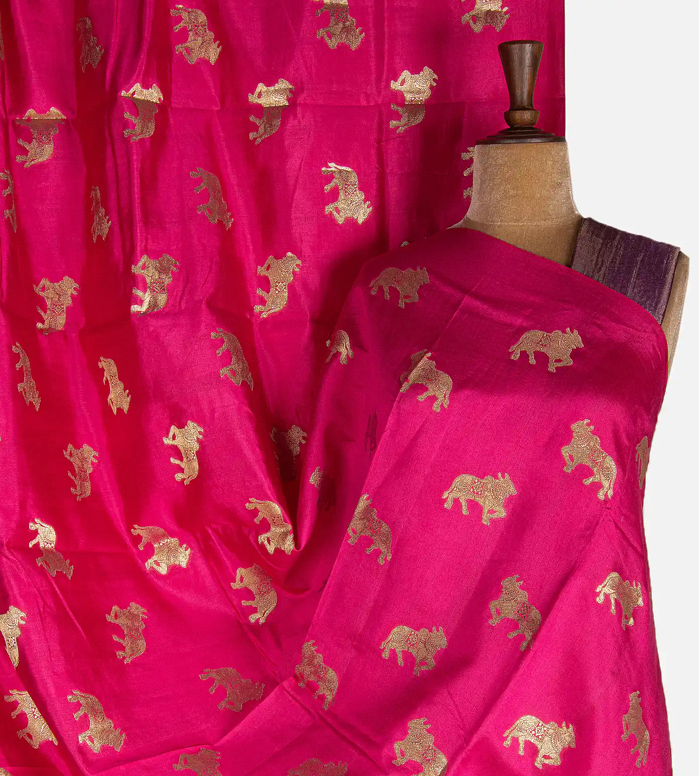 pink-chaniya-silk-saree-d09123083-a