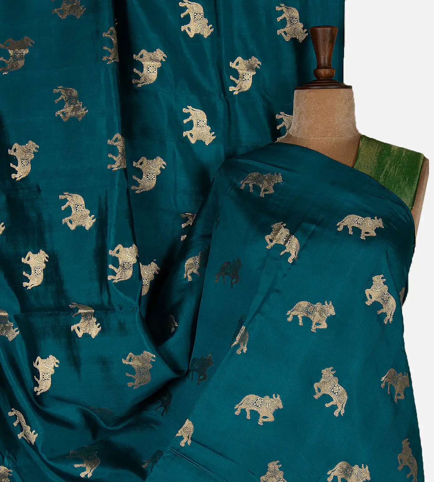 blue-chaniya-silk-saree-d11136481-a