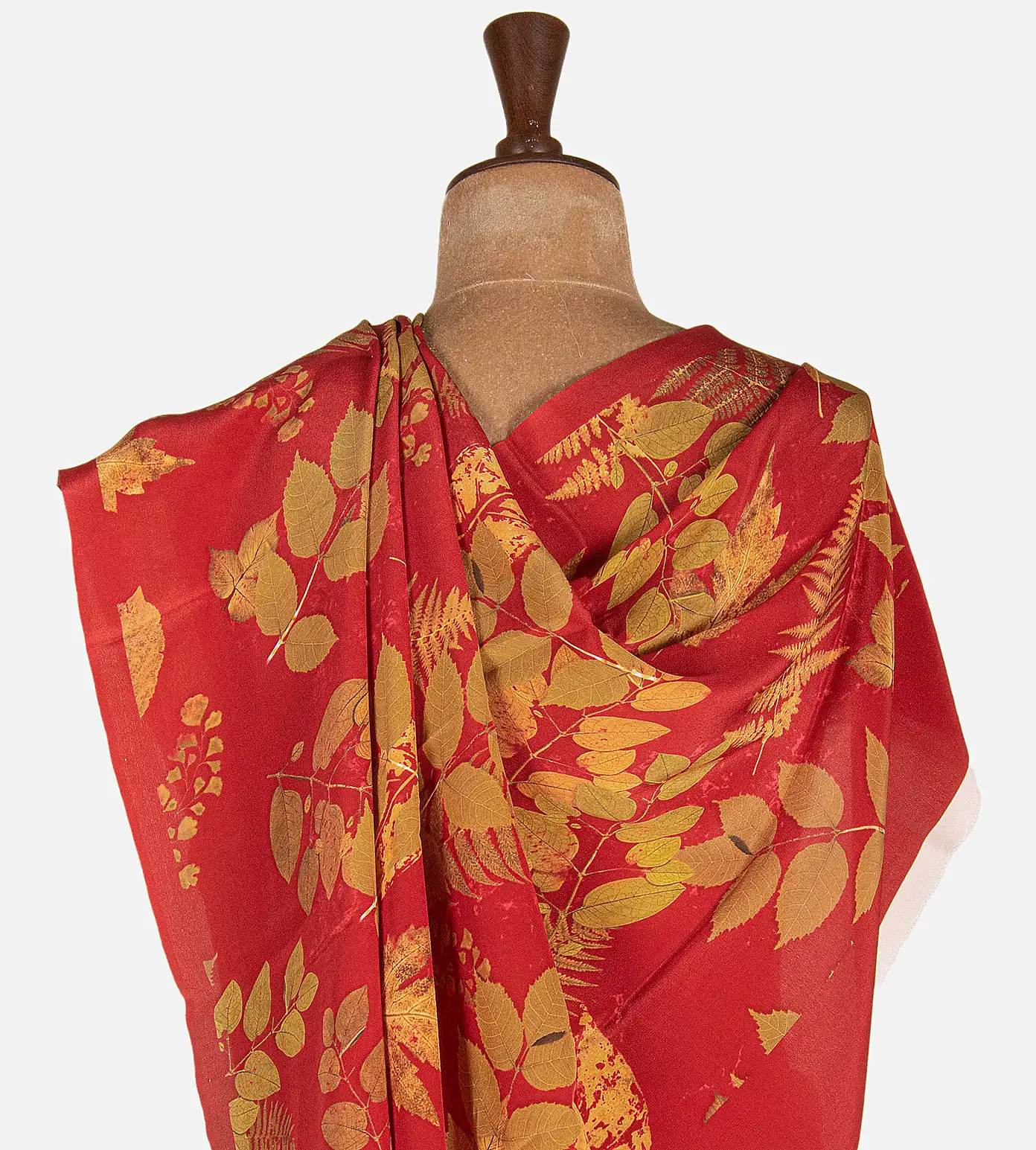 red-crepe-saree-d11139536-c