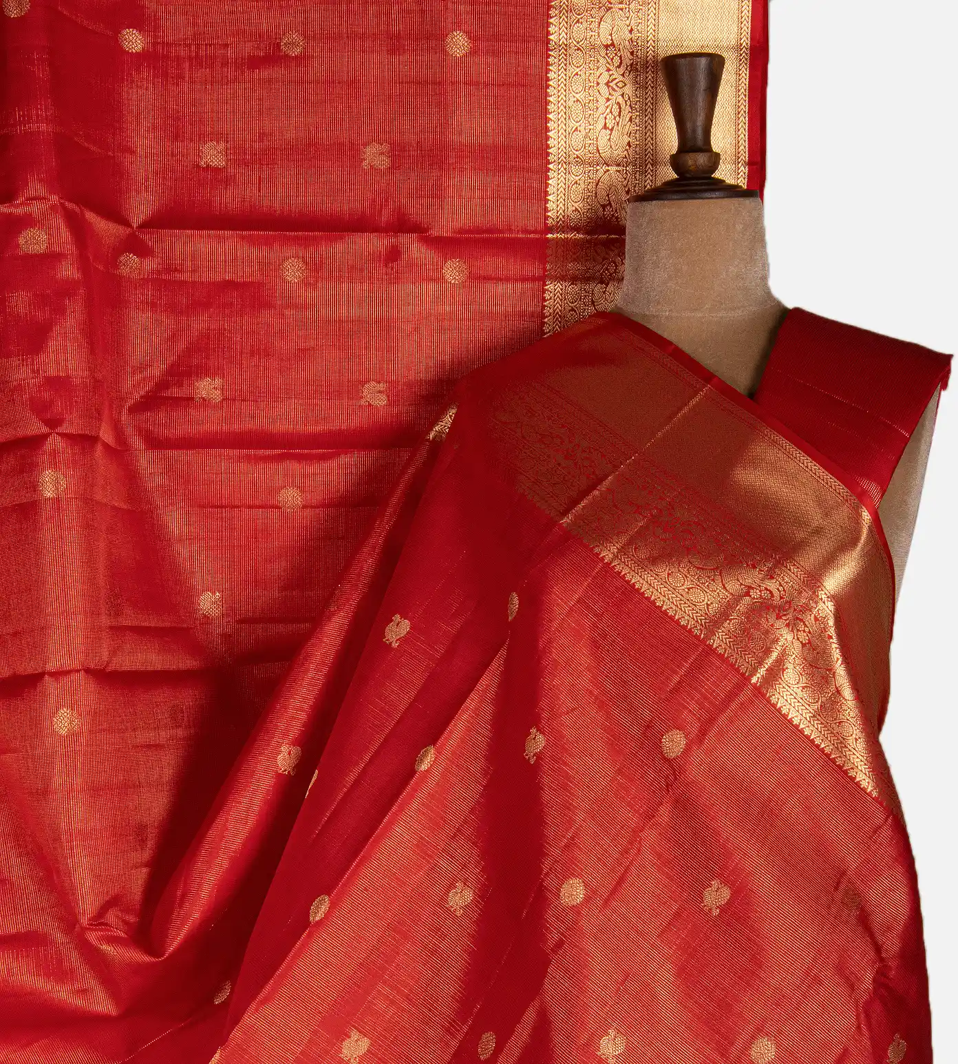 red-kanchipuram-silk-saree-d12140885-a
