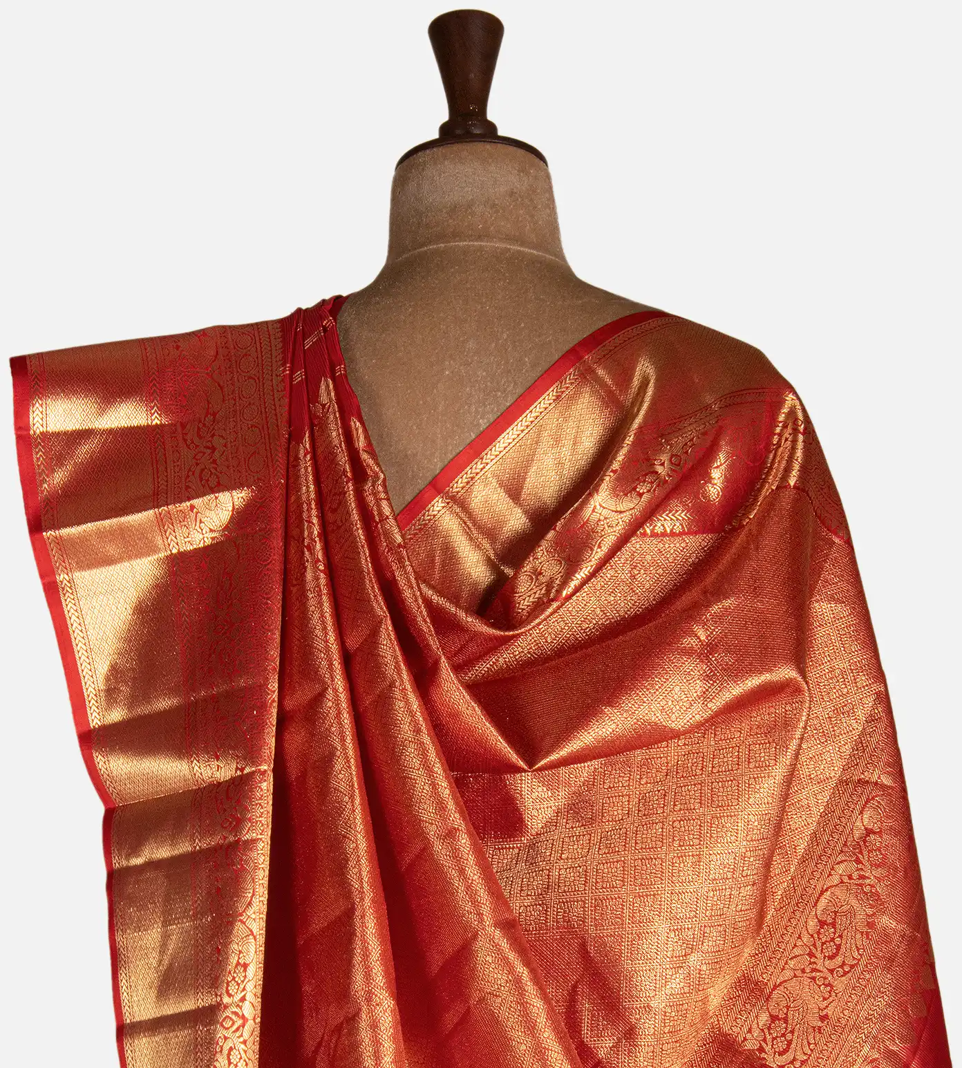 red-kanchipuram-silk-saree-d12140885-c