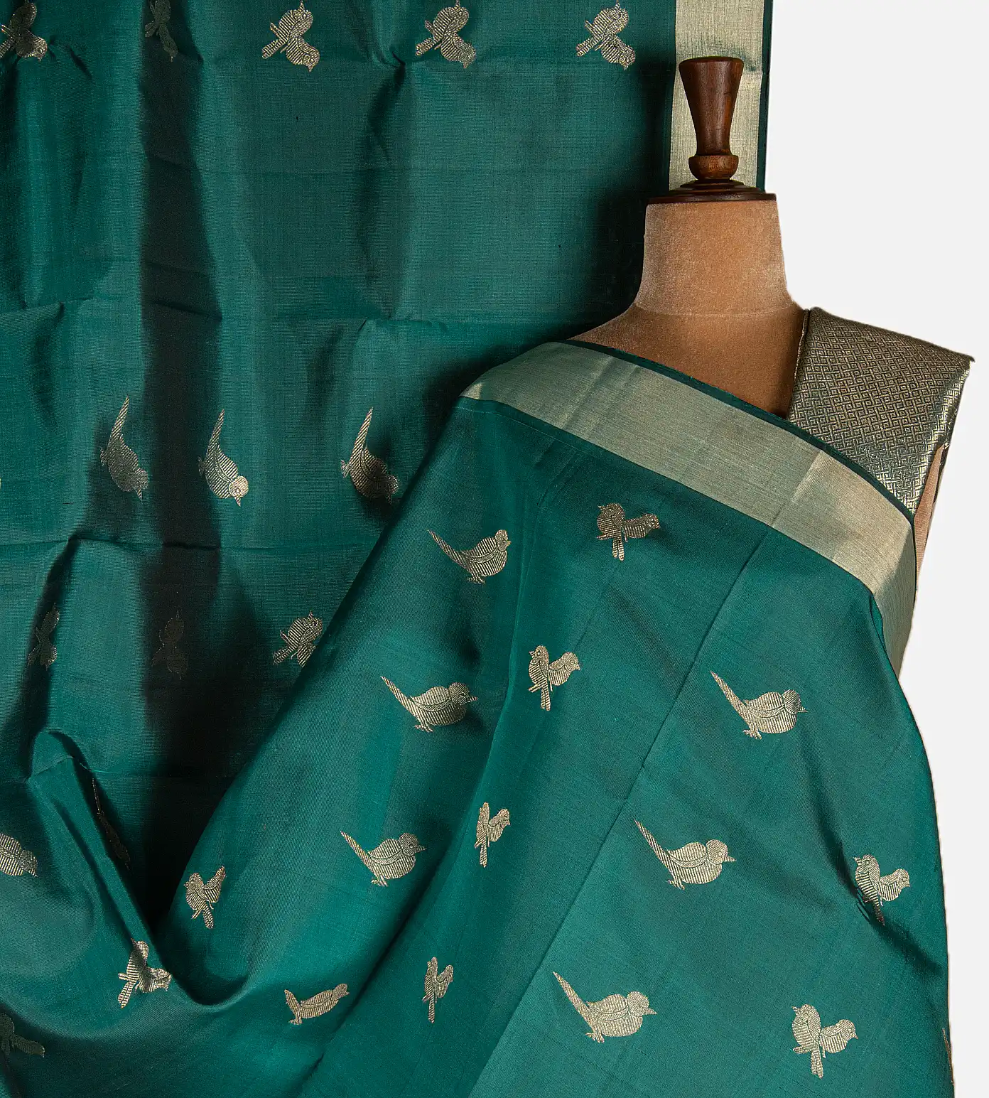 blue-kanchipuram-silk-saree-d09122830-a