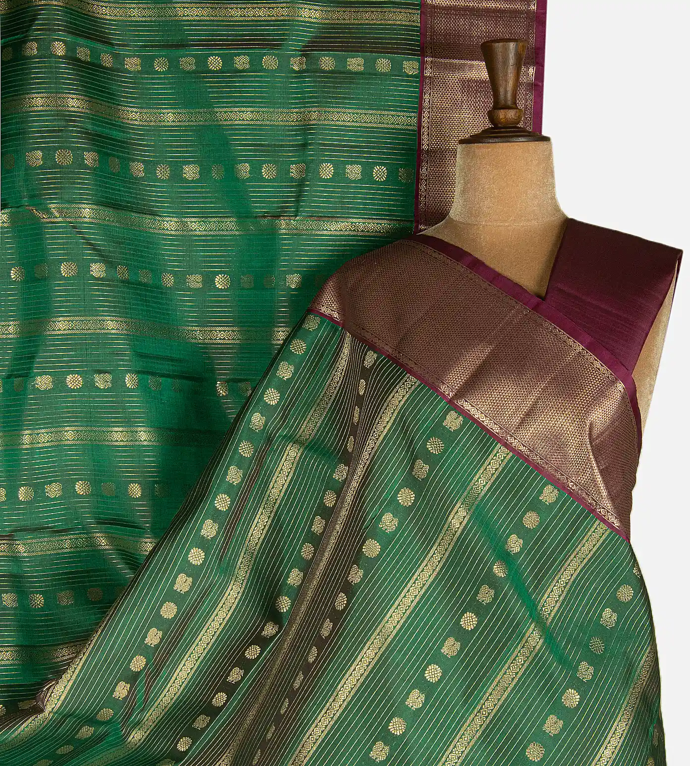 green-kanchipuram-silk-saree-d07114084-a