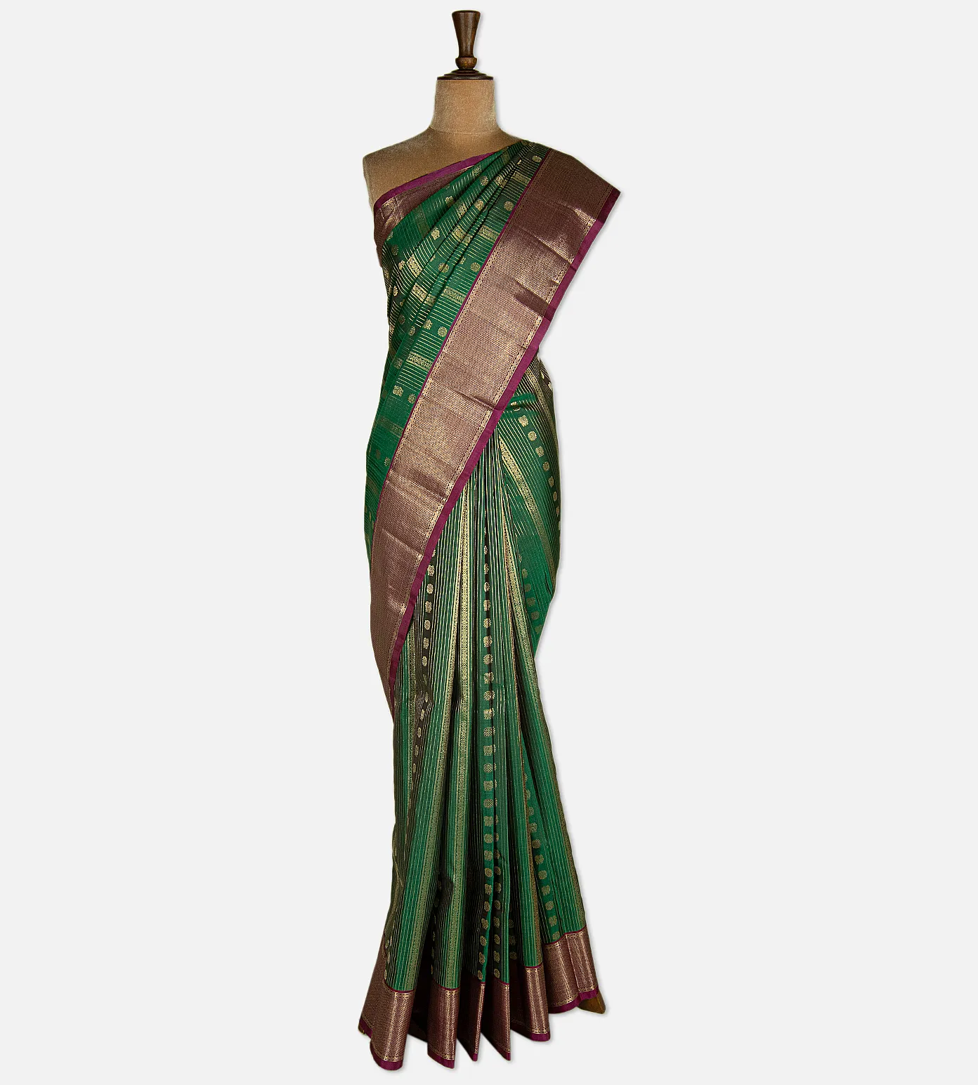 green-kanchipuram-silk-saree-d07114084-b