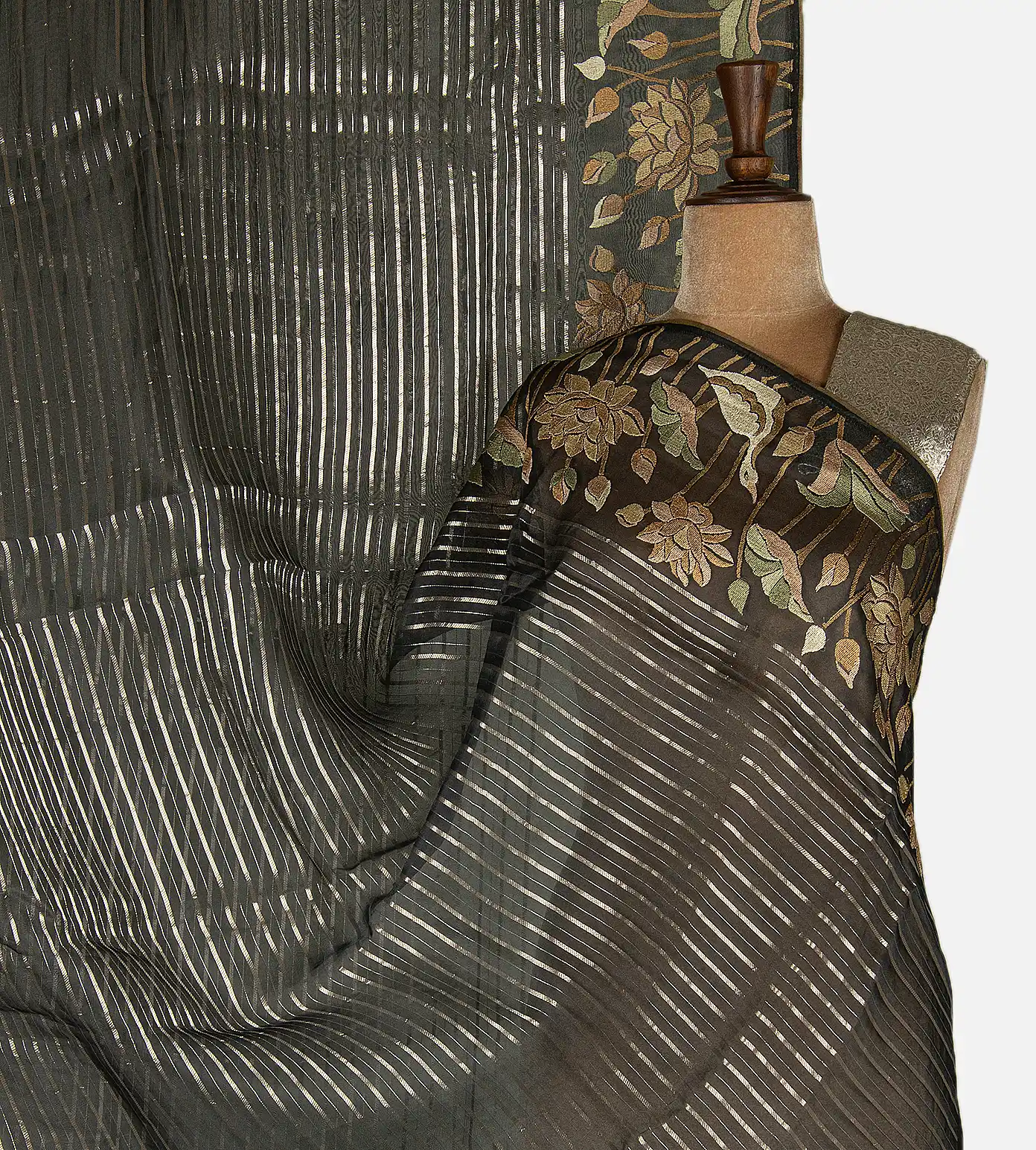 deep-green-organza-saree-d12141385-a