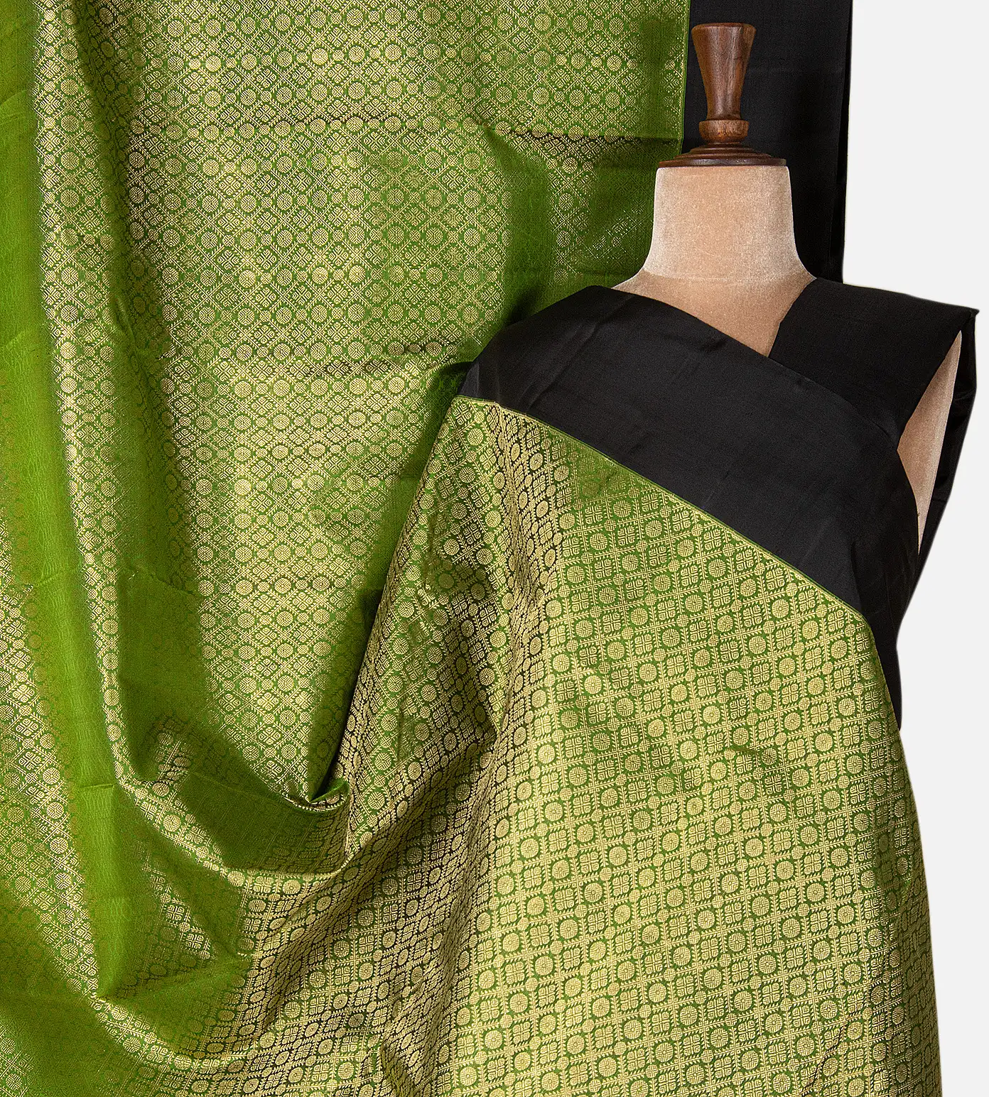 green-kanchipuram-silk-saree-d11135735-a