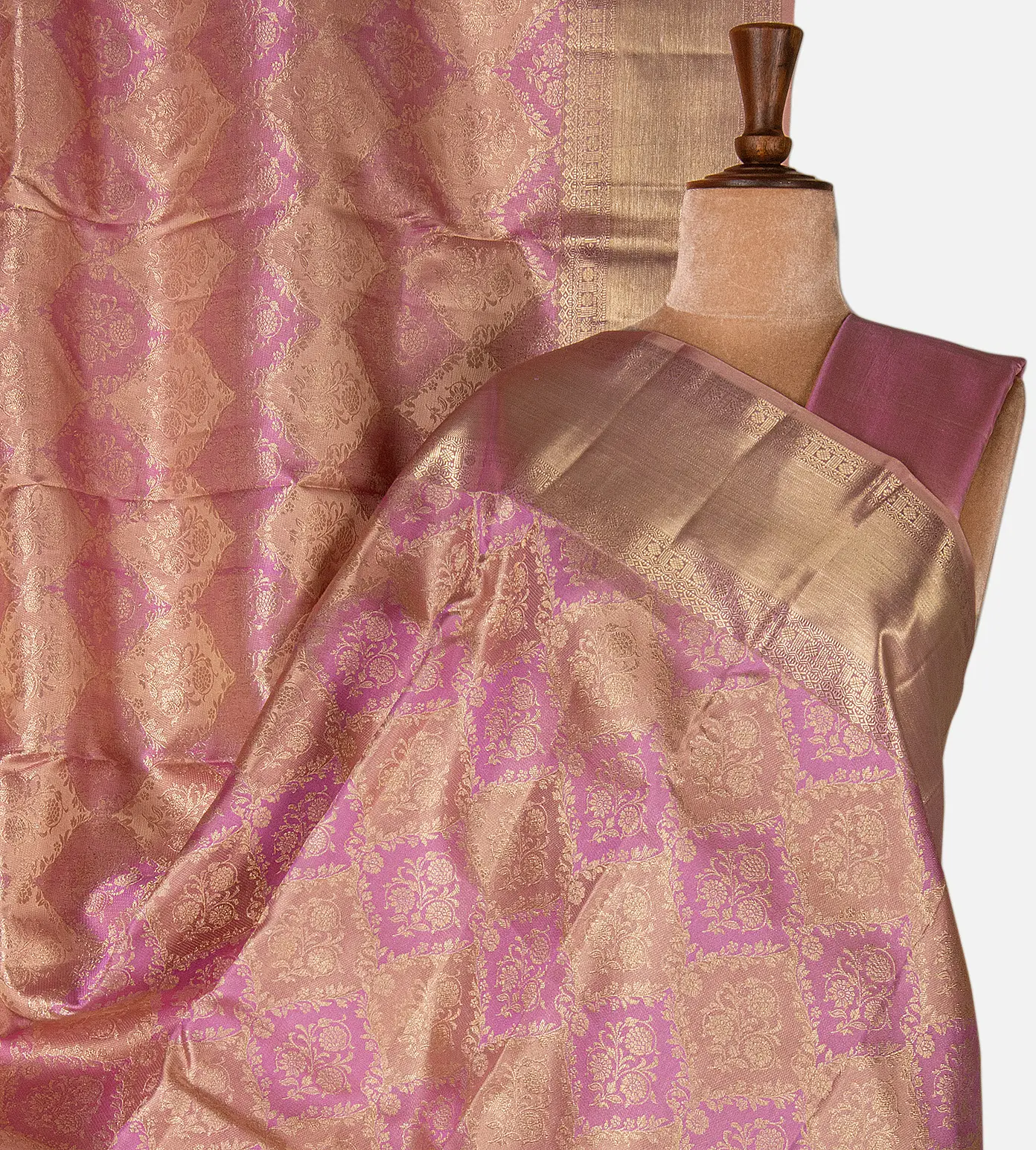 light-pink-kanchipuram-silk-saree-d12141366-a