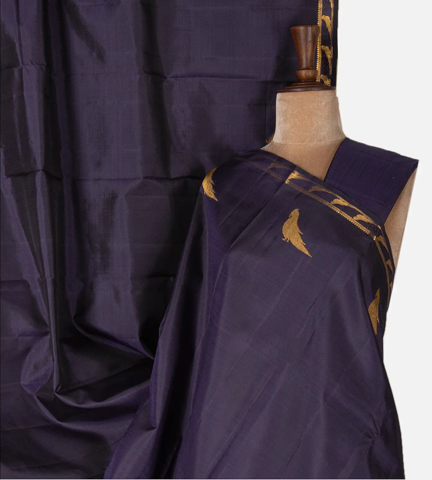 blue-kanchipuram-silk-saree-e01143916-a