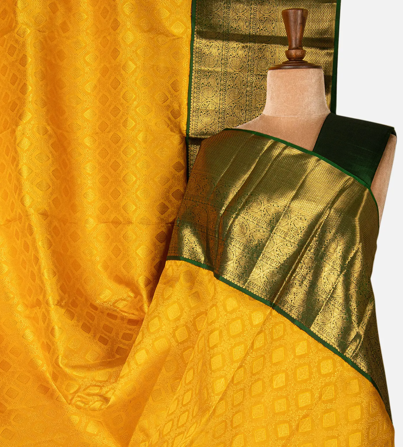 yellow-kanchipuram-silk-saree-d07113774-a