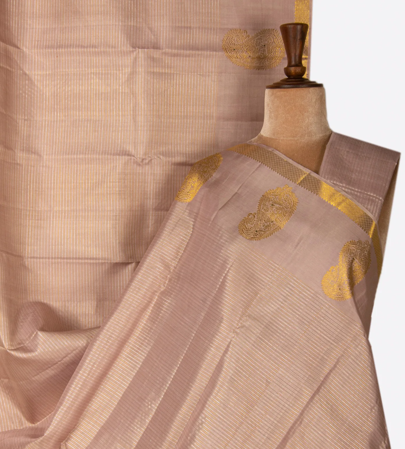rose-gold-kanchipuram-silk-saree-e01144688-a