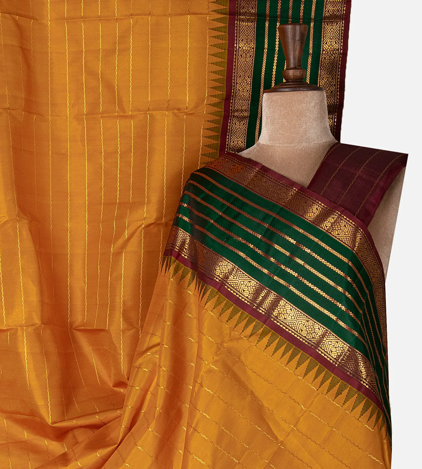 yellow-kanchipuram-silk-saree-e01144663-a