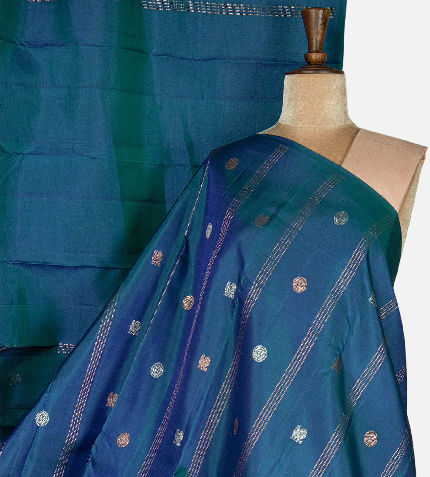 peacock-blue-kanchipuram-silk-saree-e01144408-a
