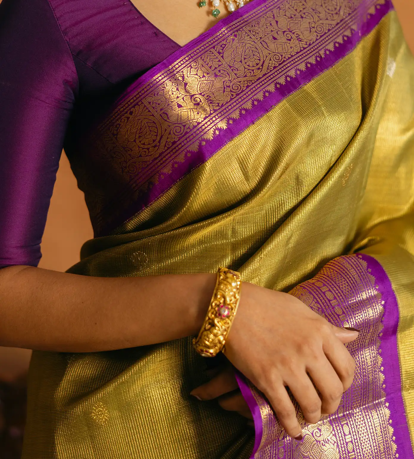 green-kanchipuram-silk-saree-d12143426-c
