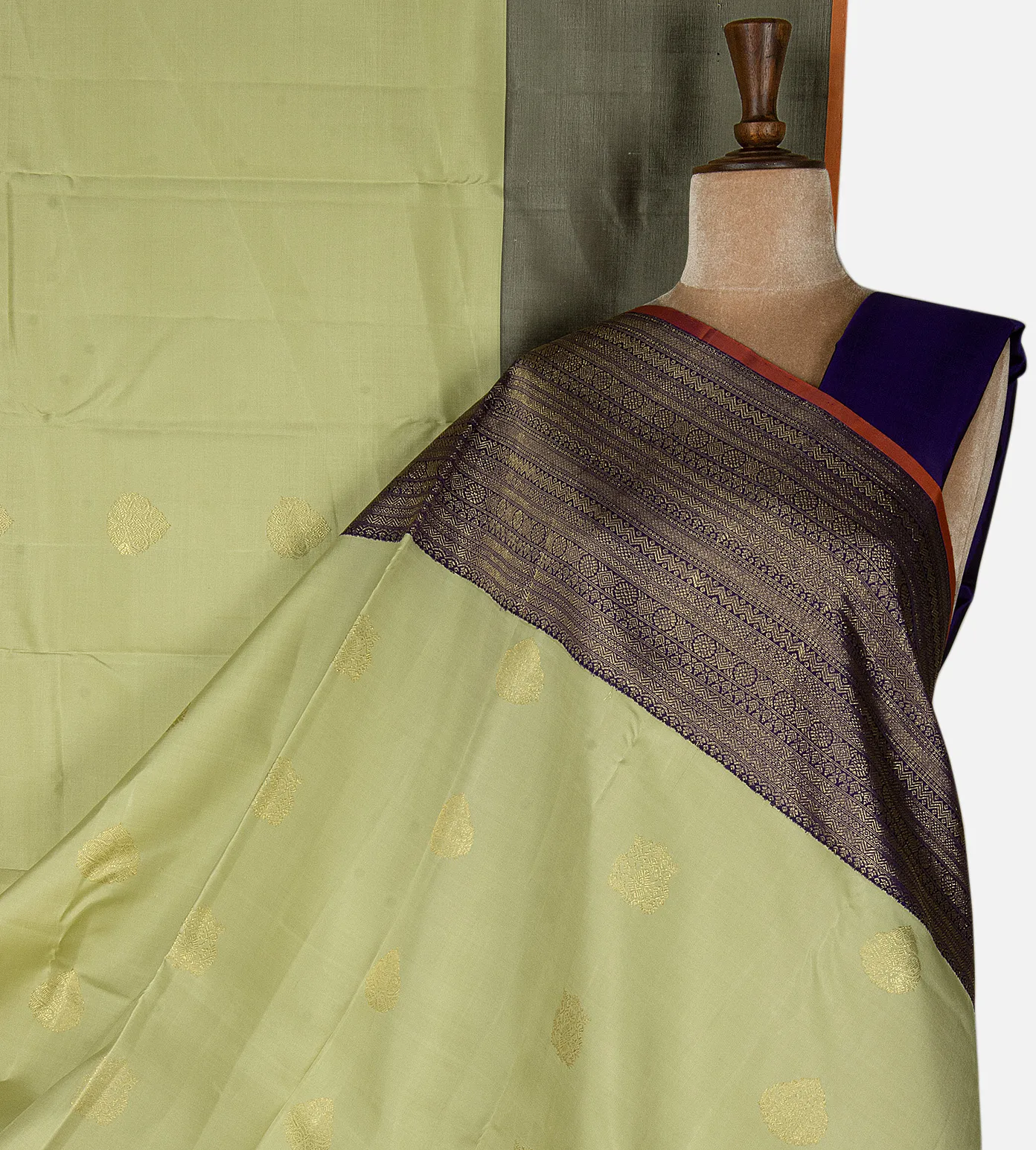 pastel-green-kanchipuram-silk-saree-e01144747-a