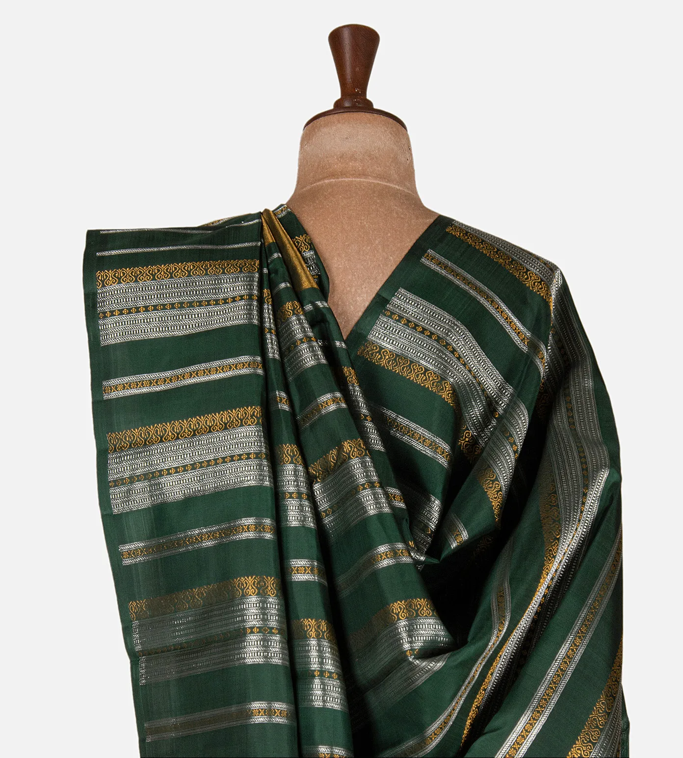 green-and-gold-kanchipuram-silk-saree-e01144415-c