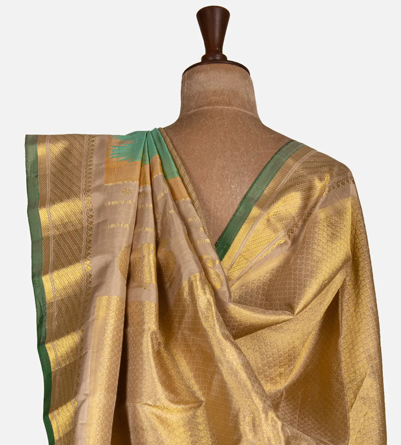green-gadwal-silk-saree-d11136930-c
