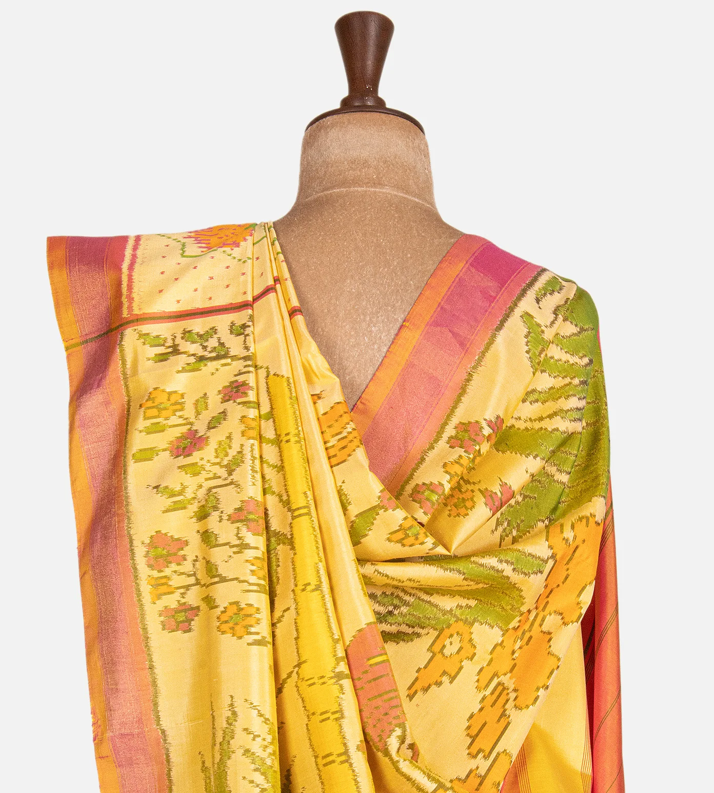 yellow-patola-silk-saree-d09126395-c