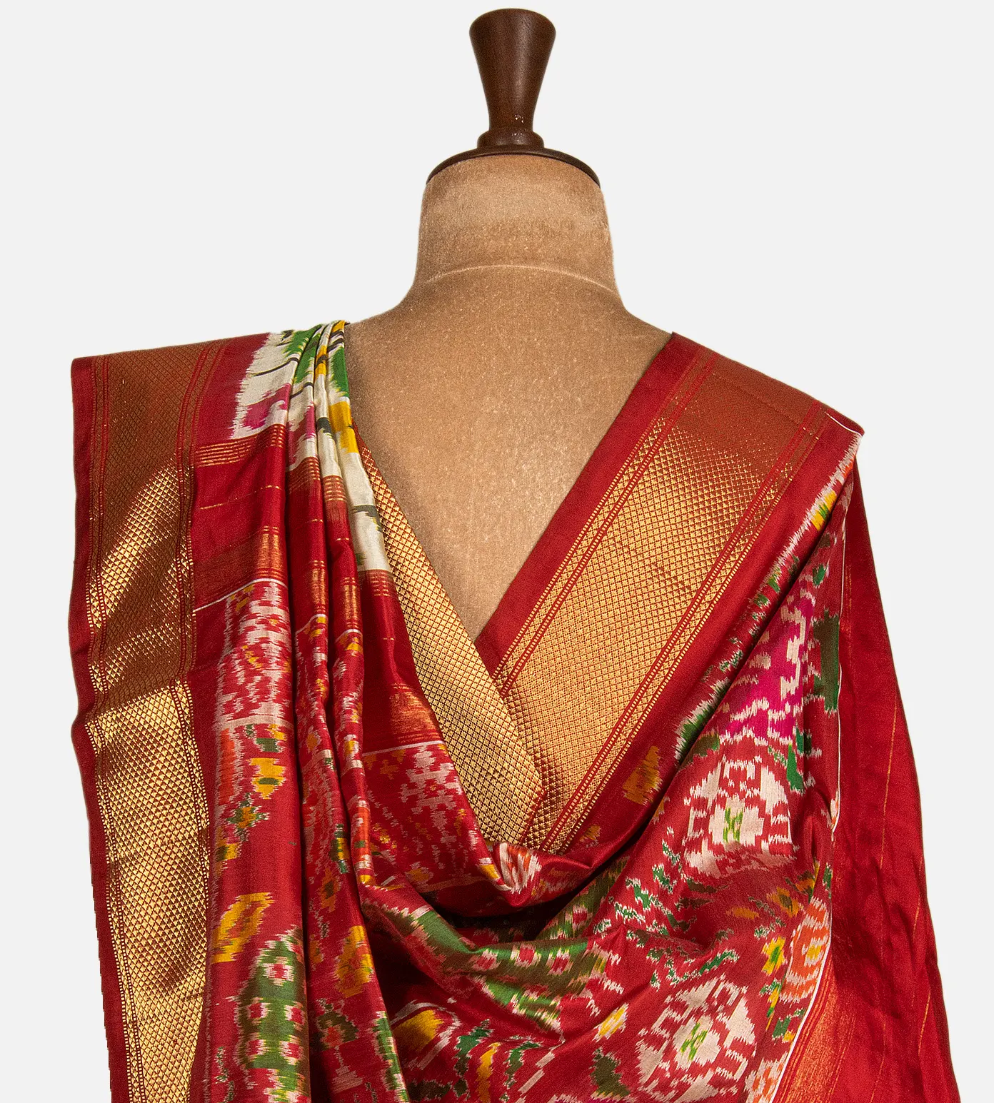 off-white-ikkat-silk-saree-e01144857-c