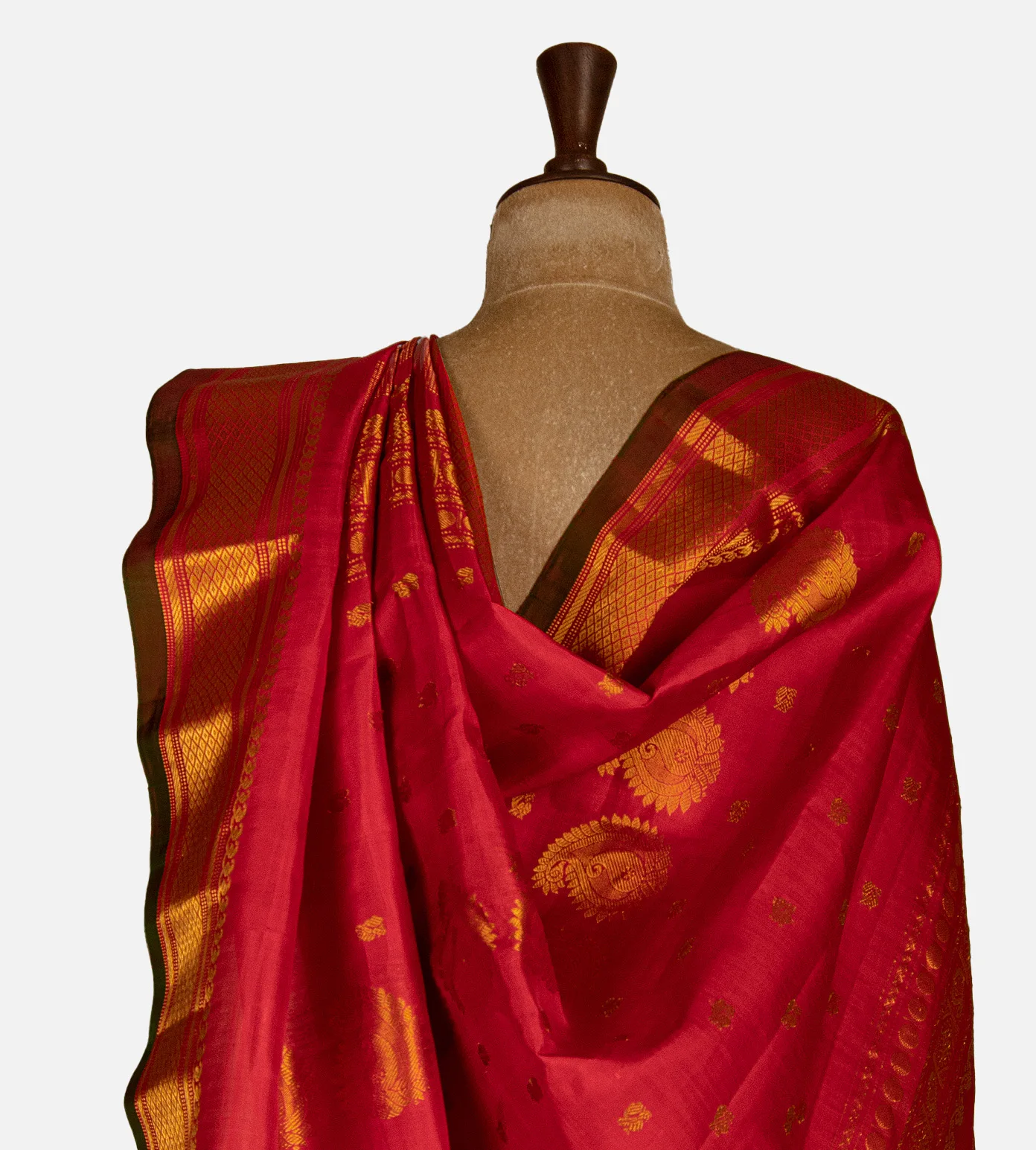 light-peach-gadwal-silk-saree-e01145448-c