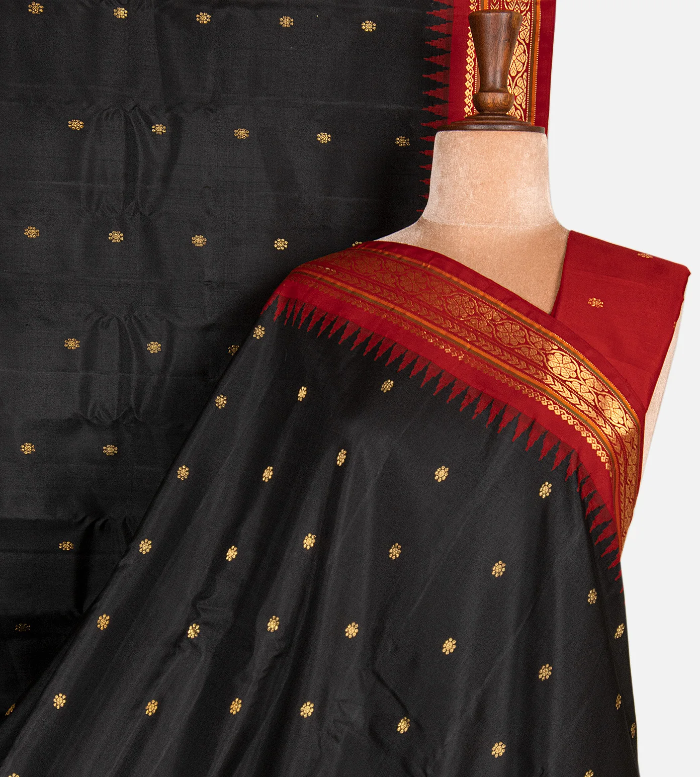 black-gadwal-silk-saree-d11136919-a