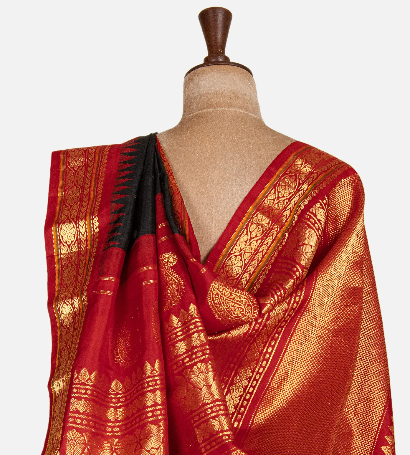 black-gadwal-silk-saree-d11136919-c