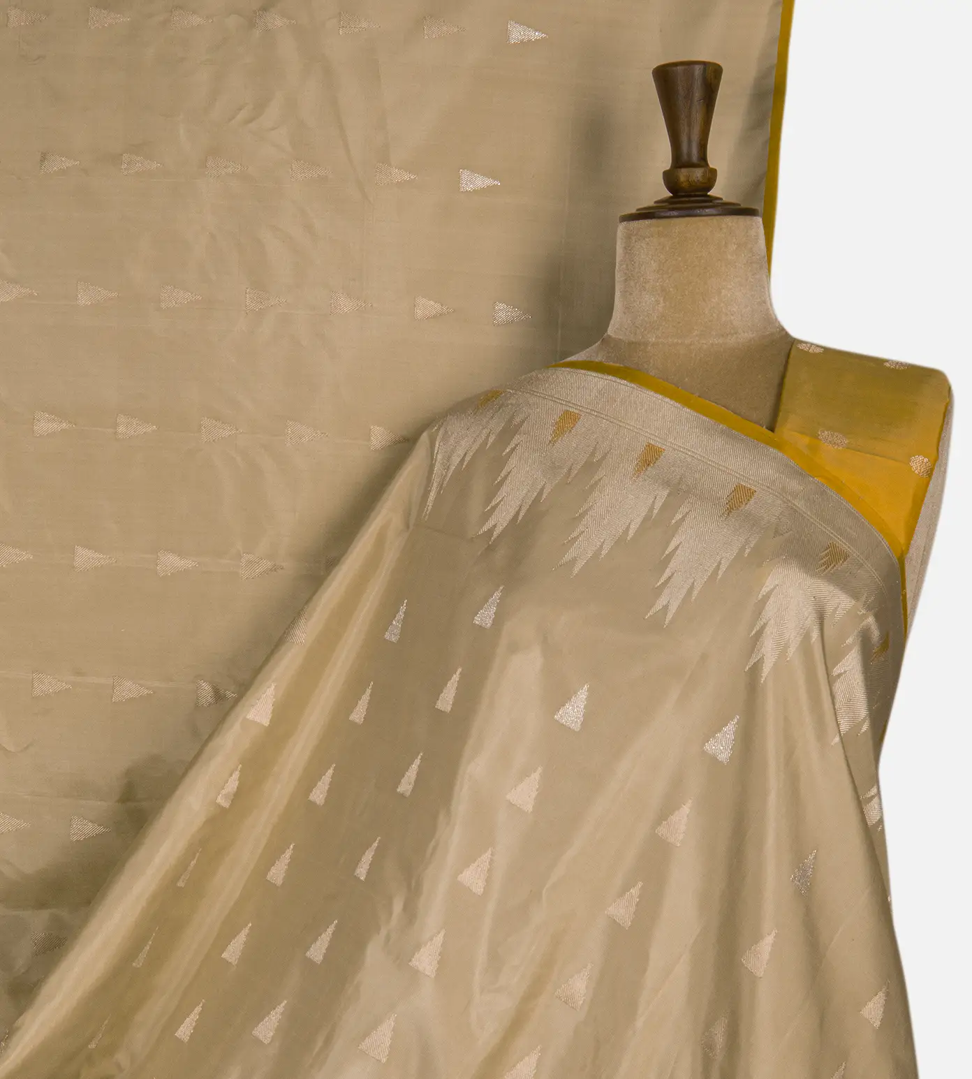 beige-gadwal-silk-saree-d11136916-a