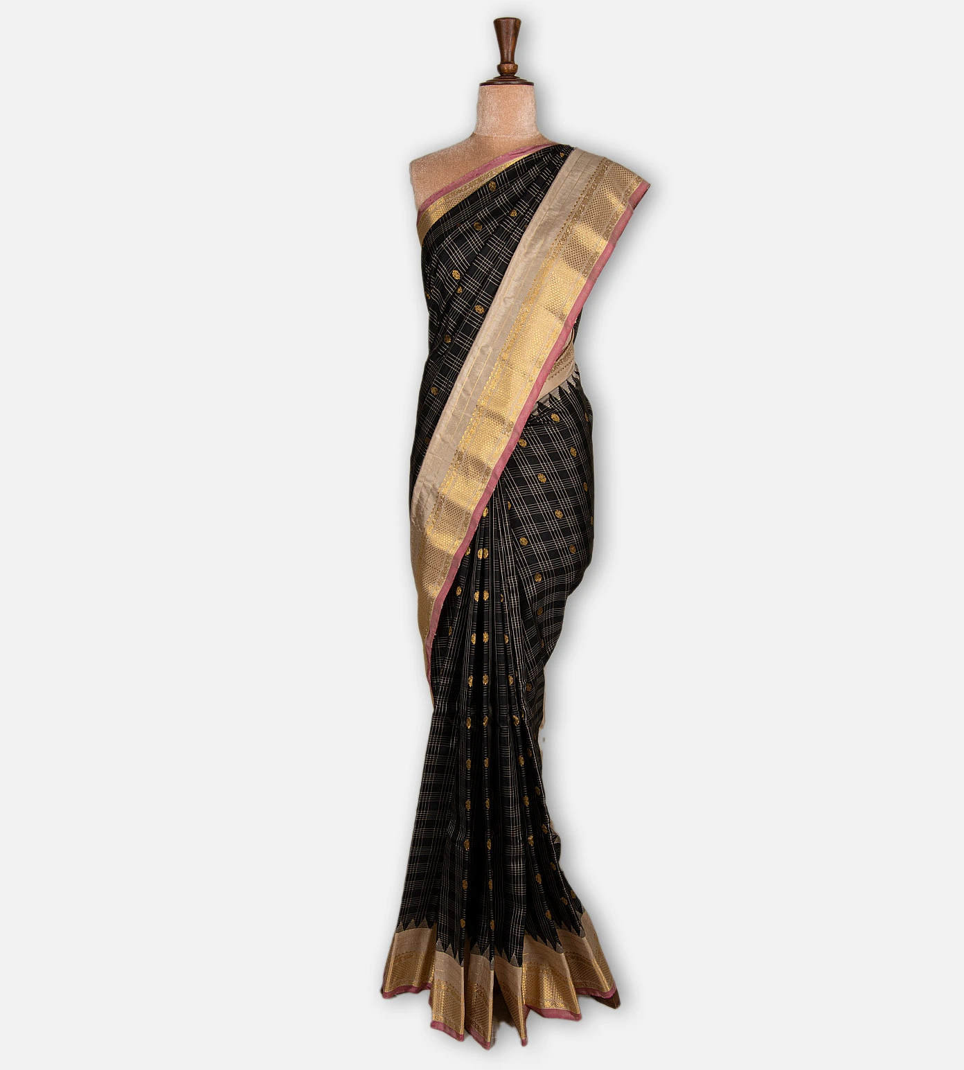 black-gadwal-silk-saree-d09127990-b