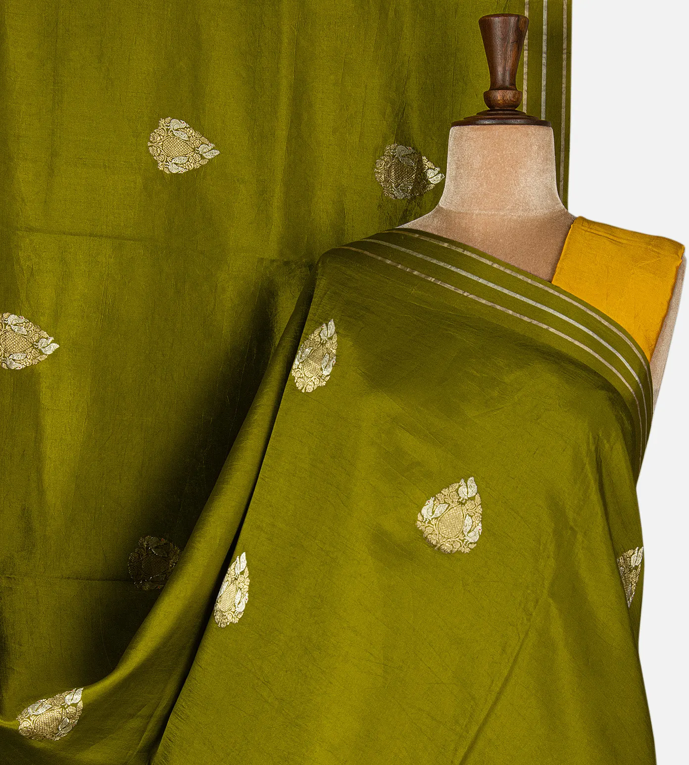 olive-green-banarasi-kattan-silk-saree-d04102654-a