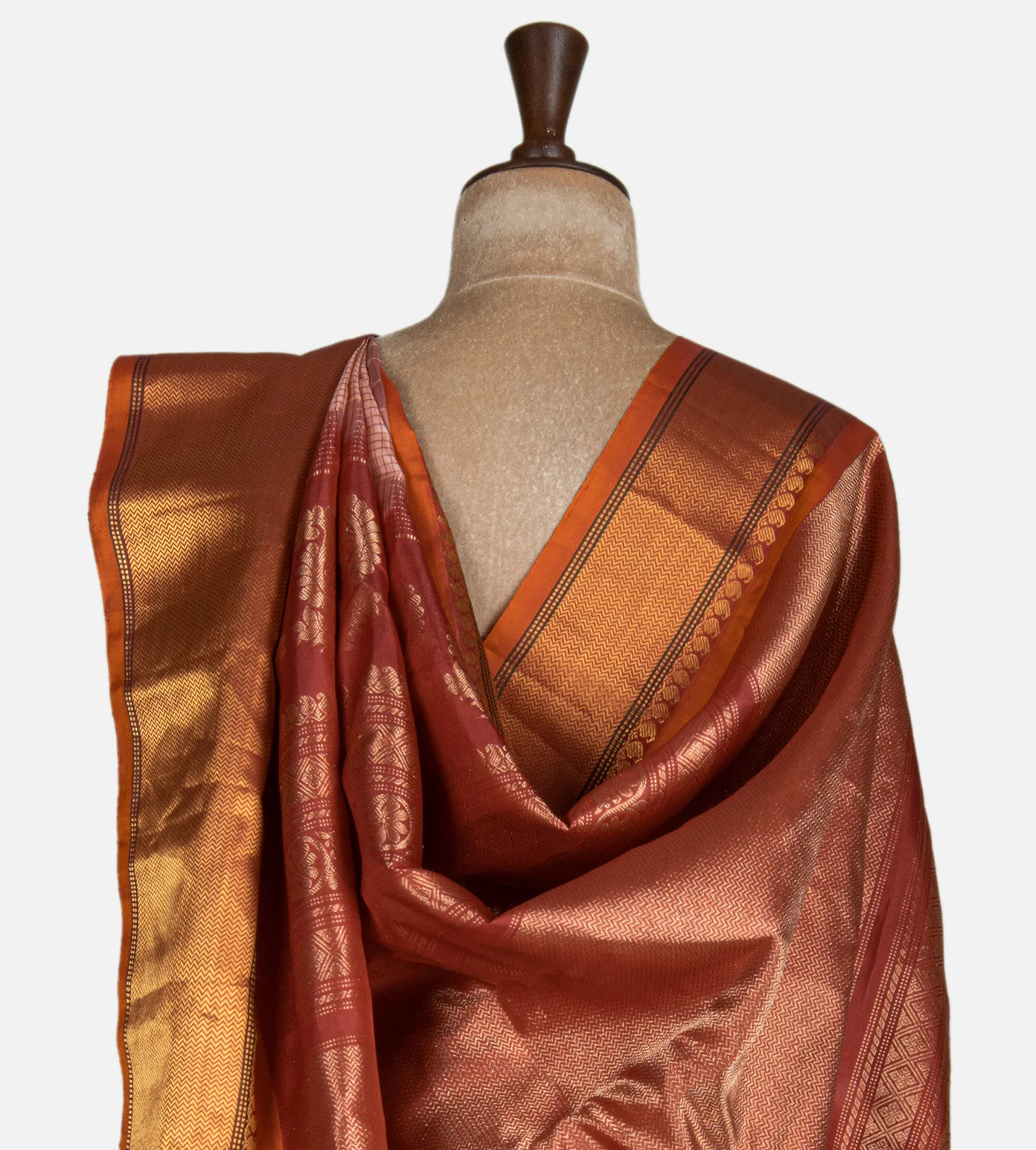 peach-gadwal-silk-saree-d12143776-c