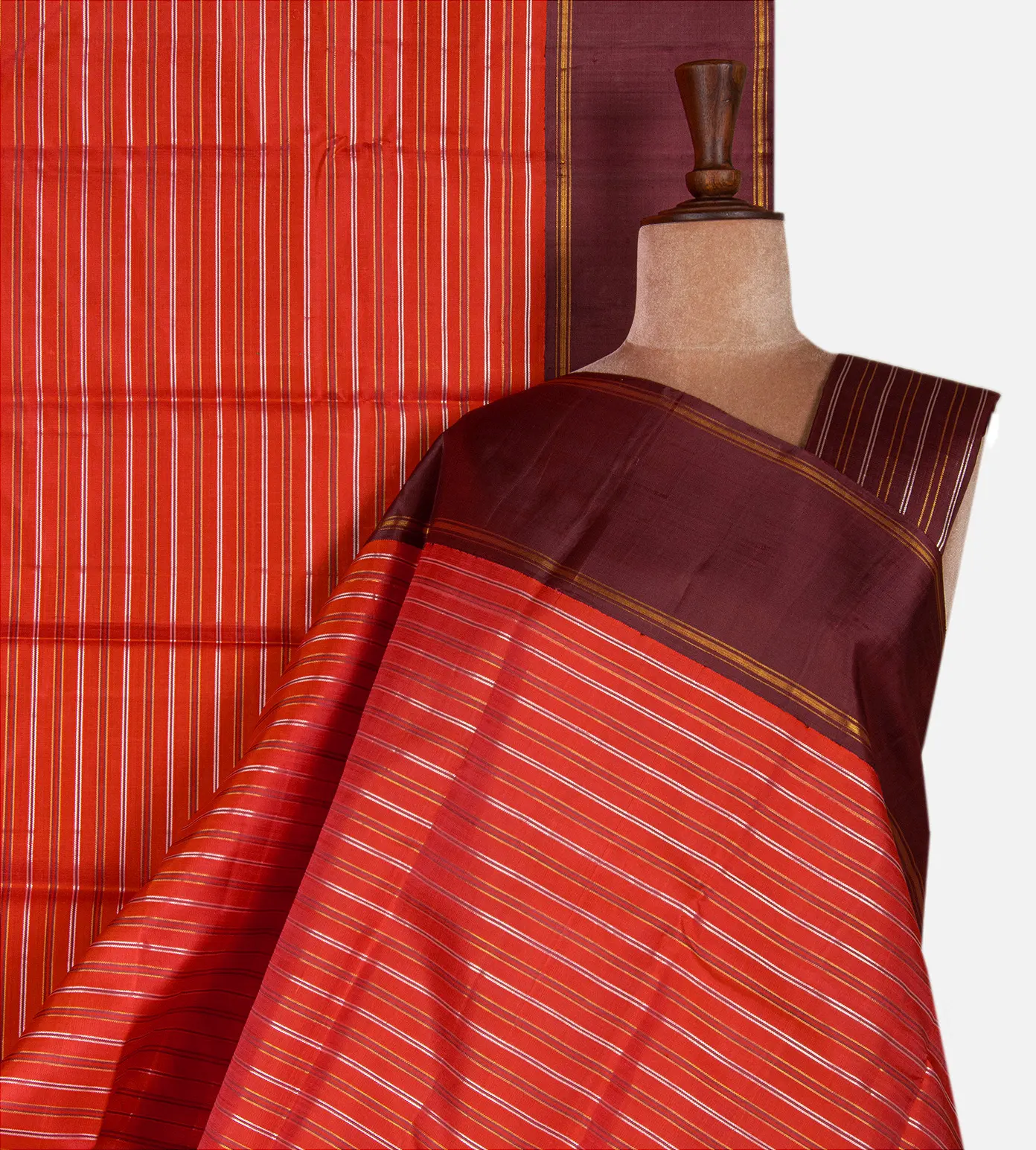 red-kanchipuram-silk-saree-e01144789-a