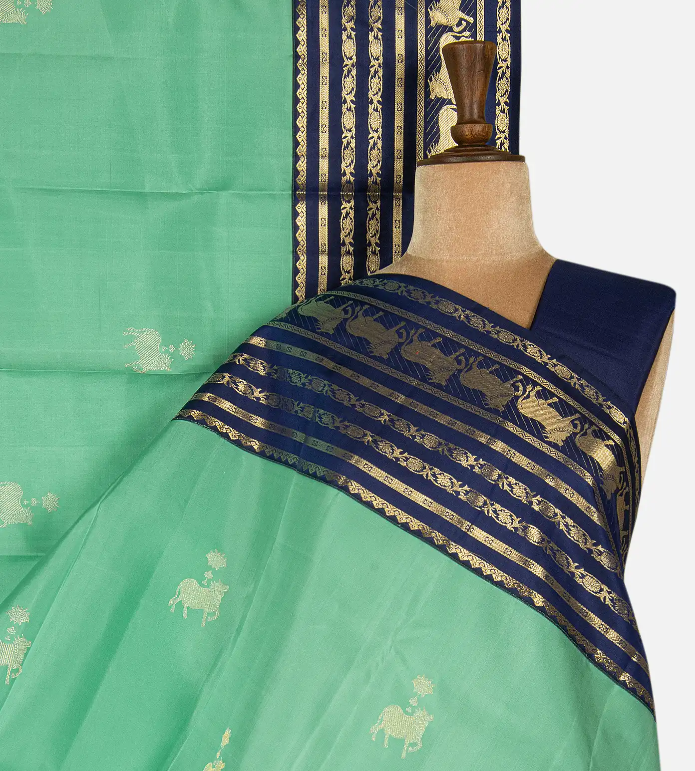 blue-kanchipuram-silk-saree-e01145802-a