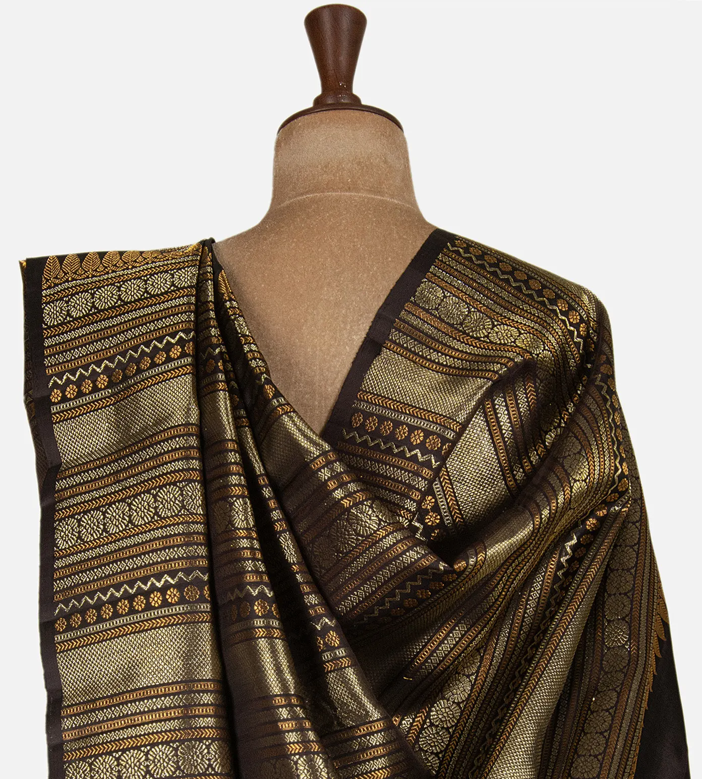 black-kanchipuram-silk-saree-e01147149-c