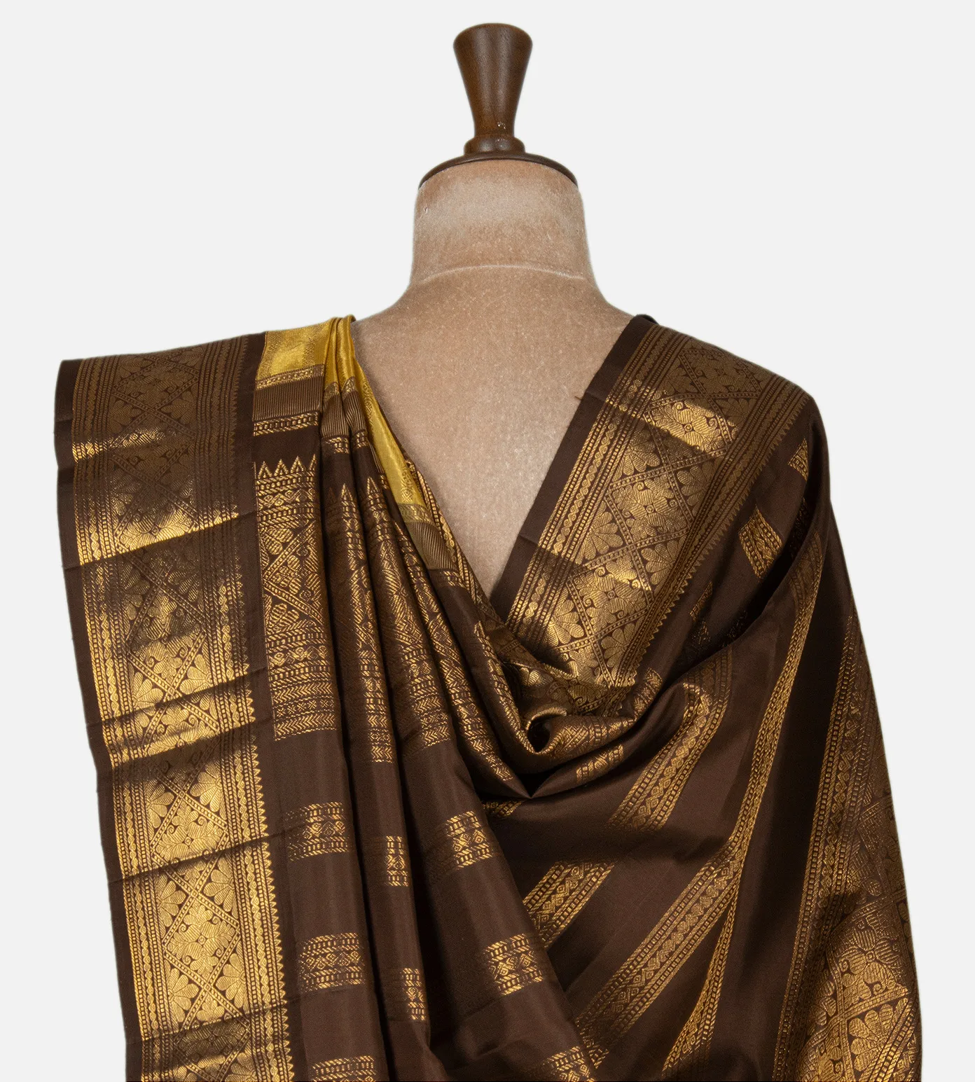 gold-kanchipuram-silk-saree-e01146678-c